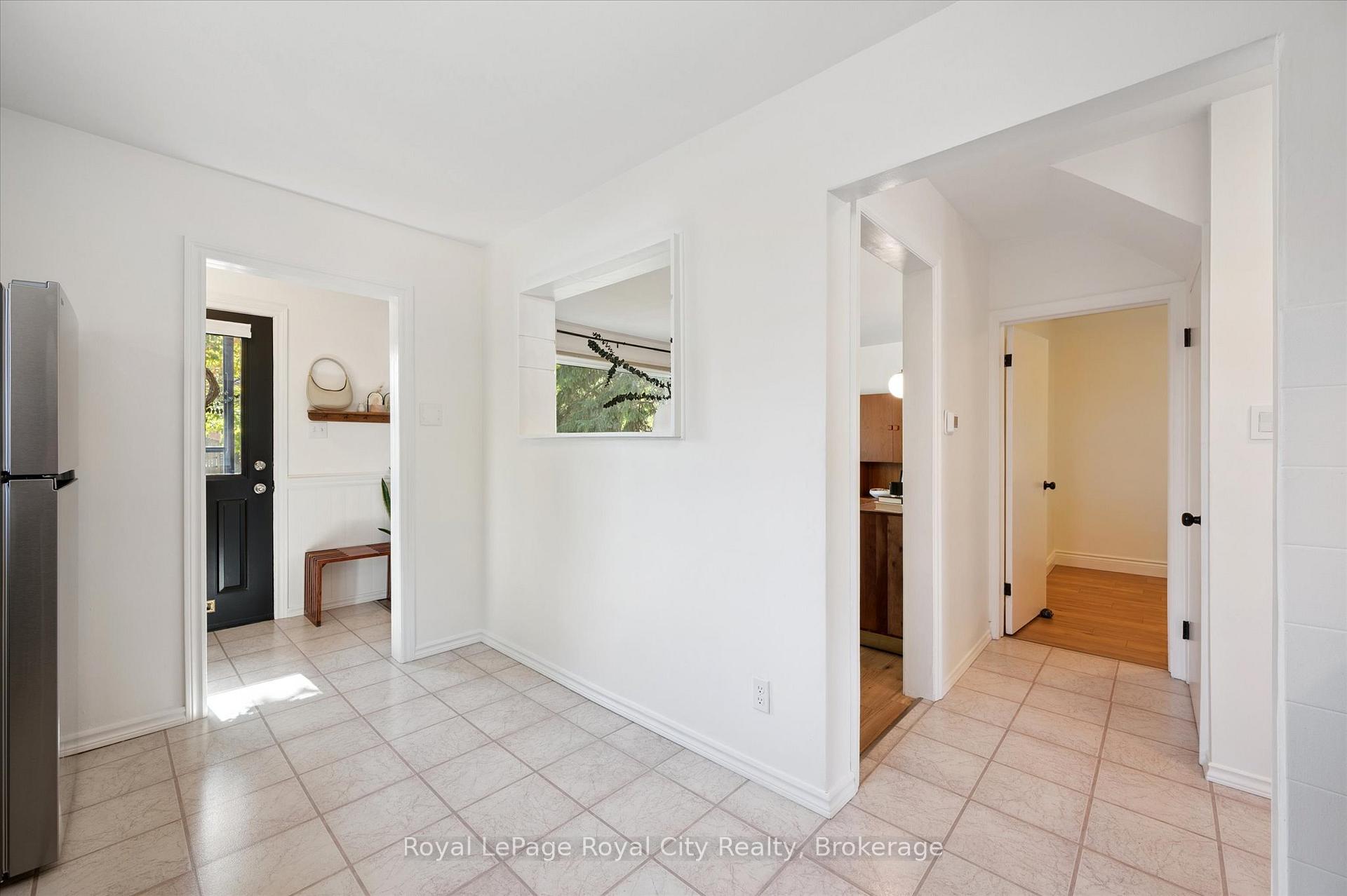 Photo 14 of 43 Vancouver Drive, Guelph, St. George's — HOMEH