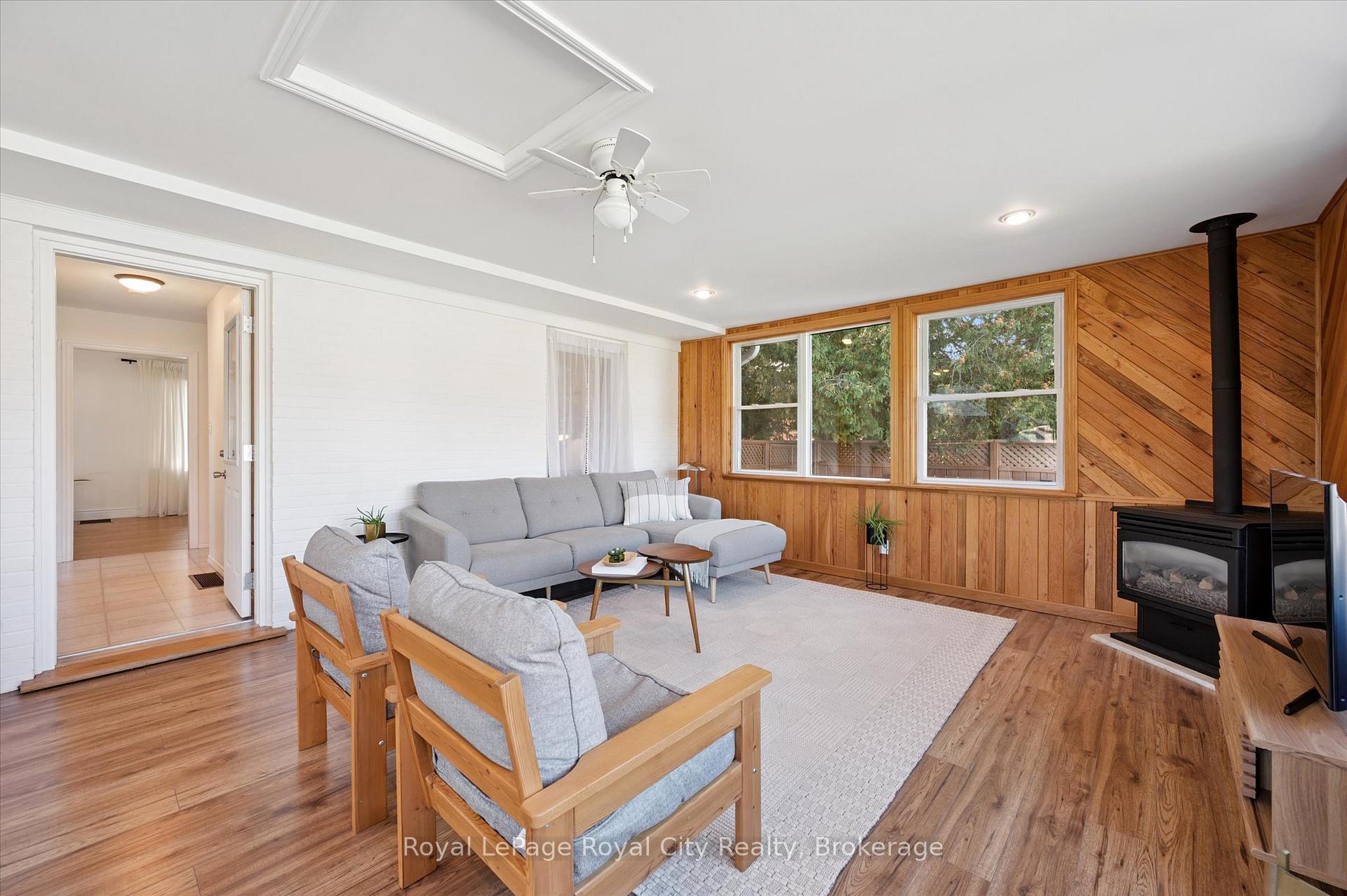 Photo 15 of 43 Vancouver Drive, Guelph, St. George's — HOMEH