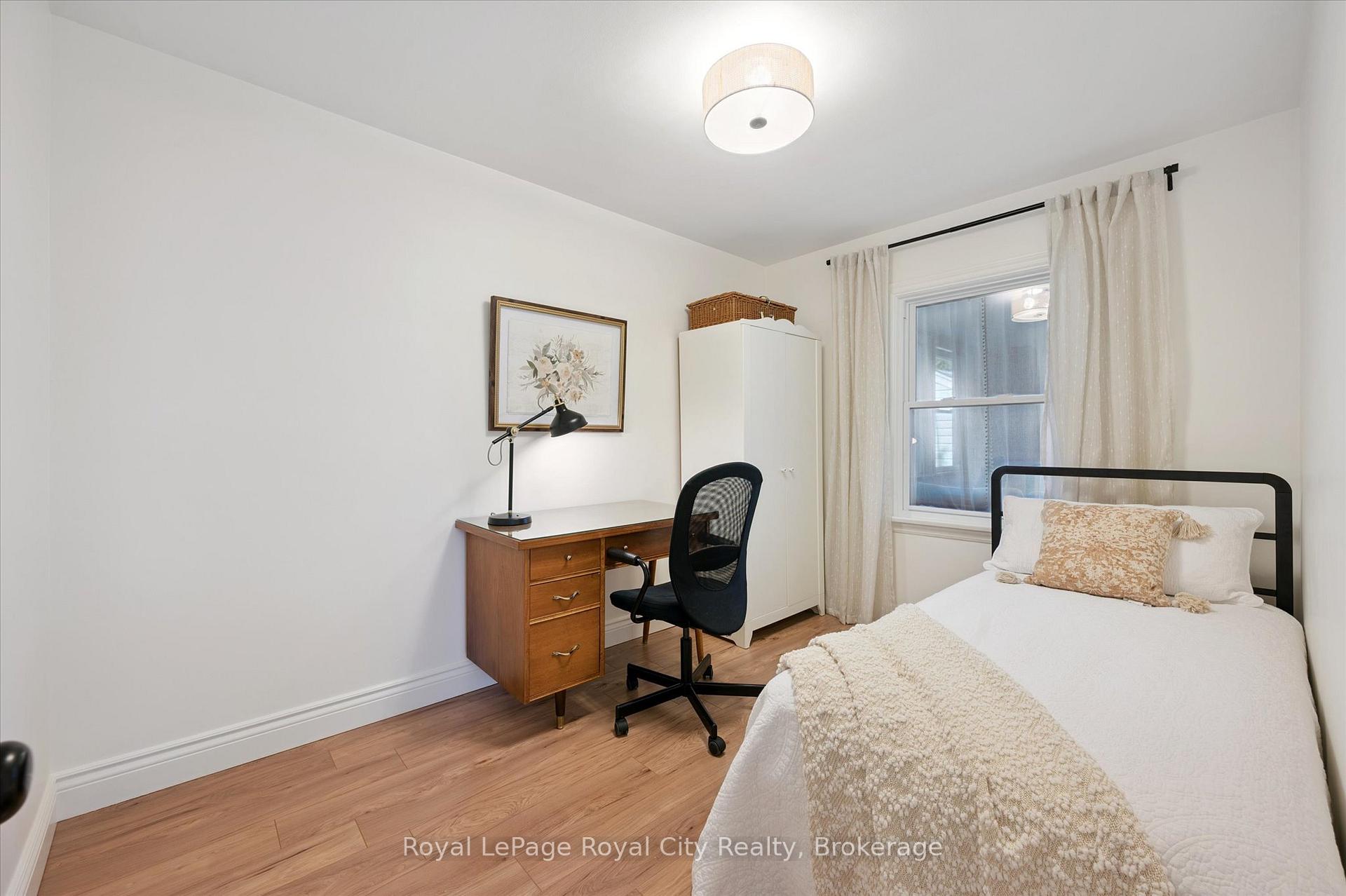 Photo 18 of 43 Vancouver Drive, Guelph, St. George's — HOMEH
