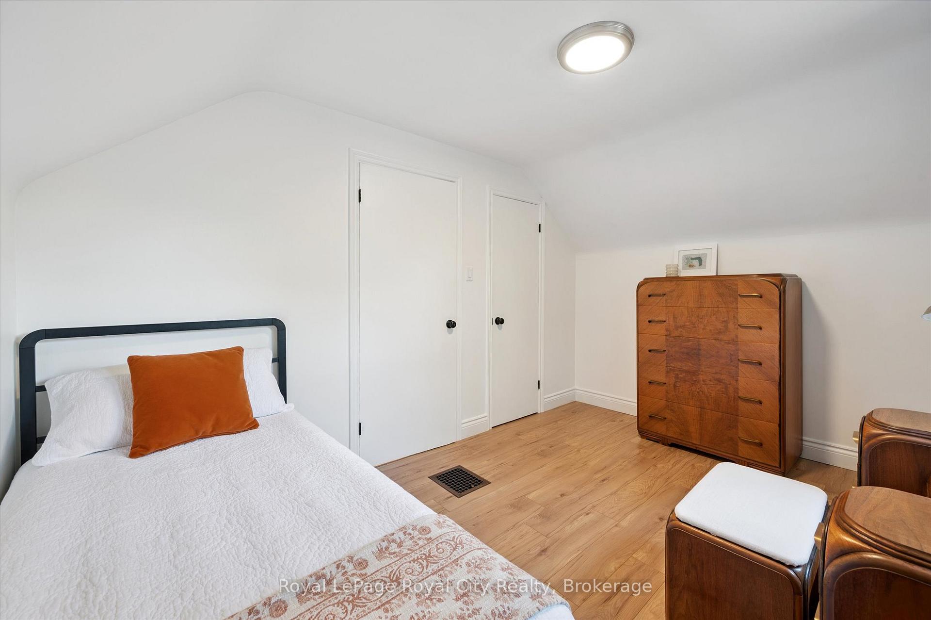 Photo 21 of 43 Vancouver Drive, Guelph, St. George's — HOMEH