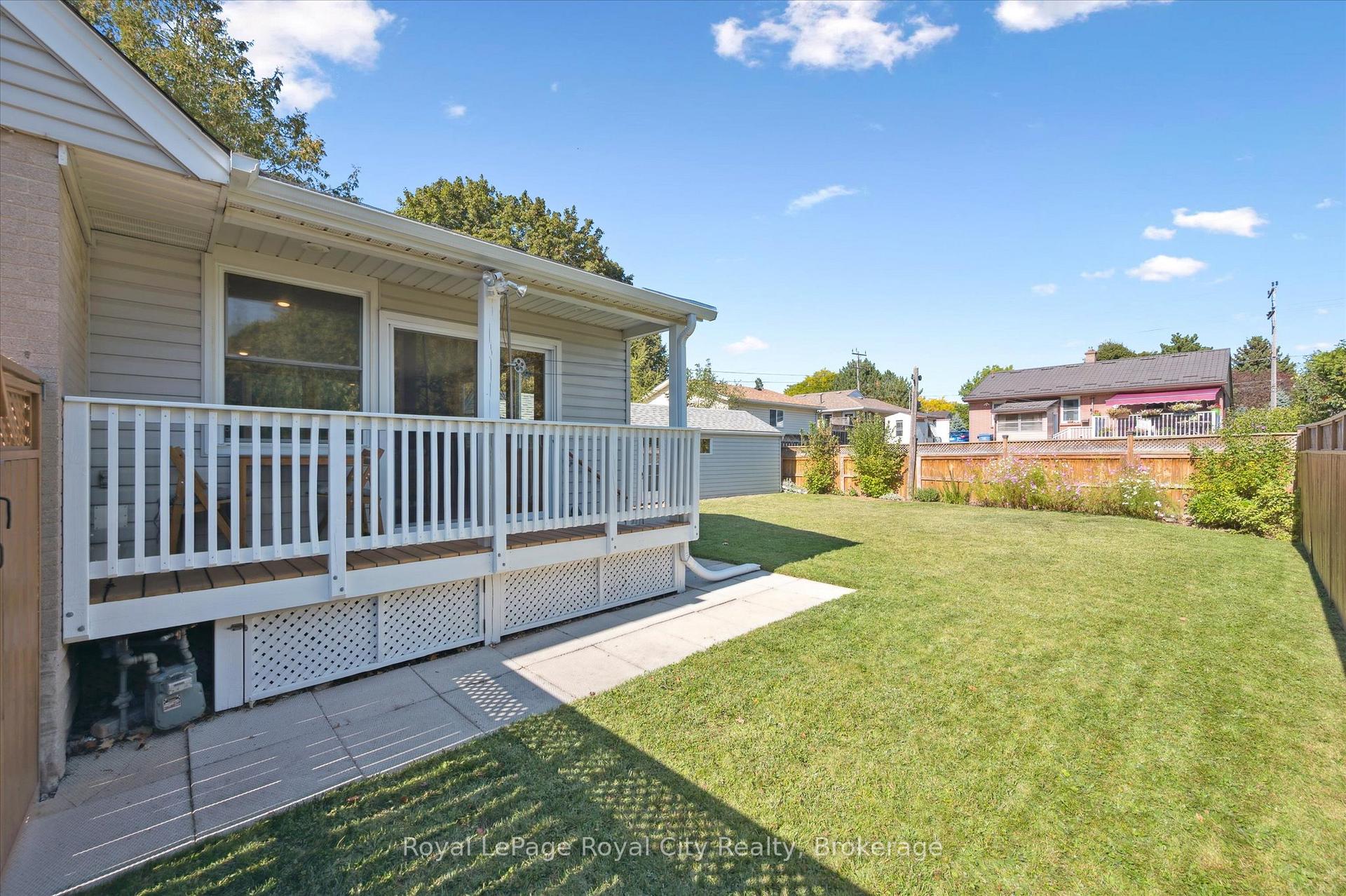 Photo 29 of 43 Vancouver Drive, Guelph, St. George's — HOMEH