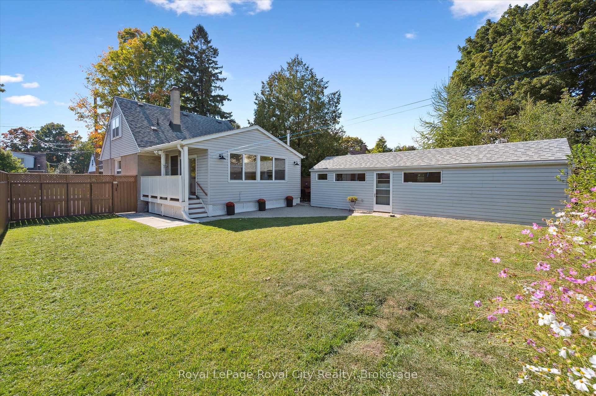 Photo 30 of 43 Vancouver Drive, Guelph, St. George's — HOMEH