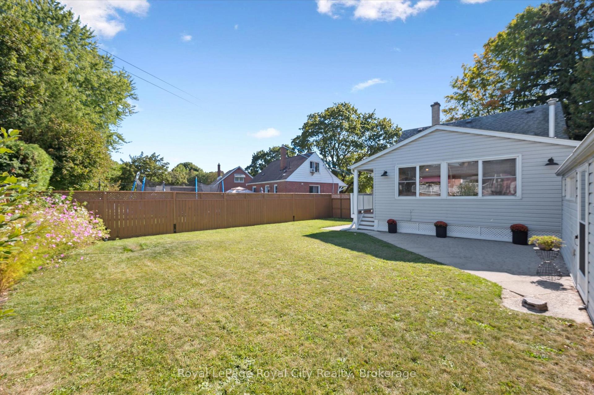 Photo 31 of 43 Vancouver Drive, Guelph, St. George's — HOMEH