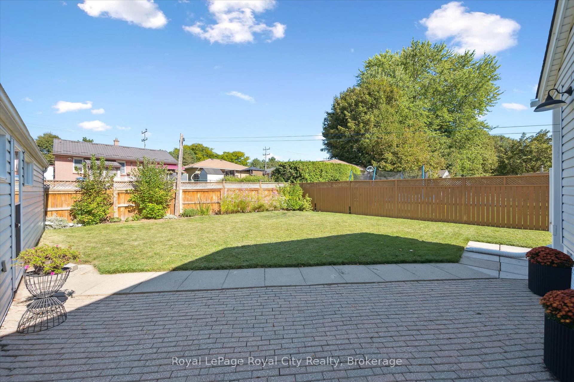 Photo 32 of 43 Vancouver Drive, Guelph, St. George's — HOMEH