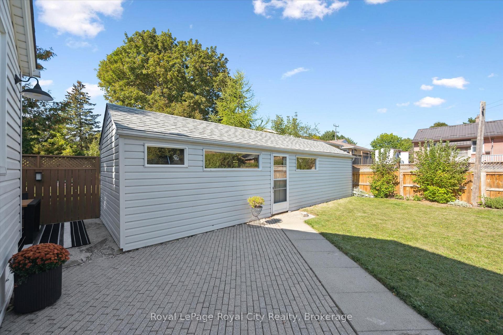 Photo 33 of 43 Vancouver Drive, Guelph, St. George's — HOMEH