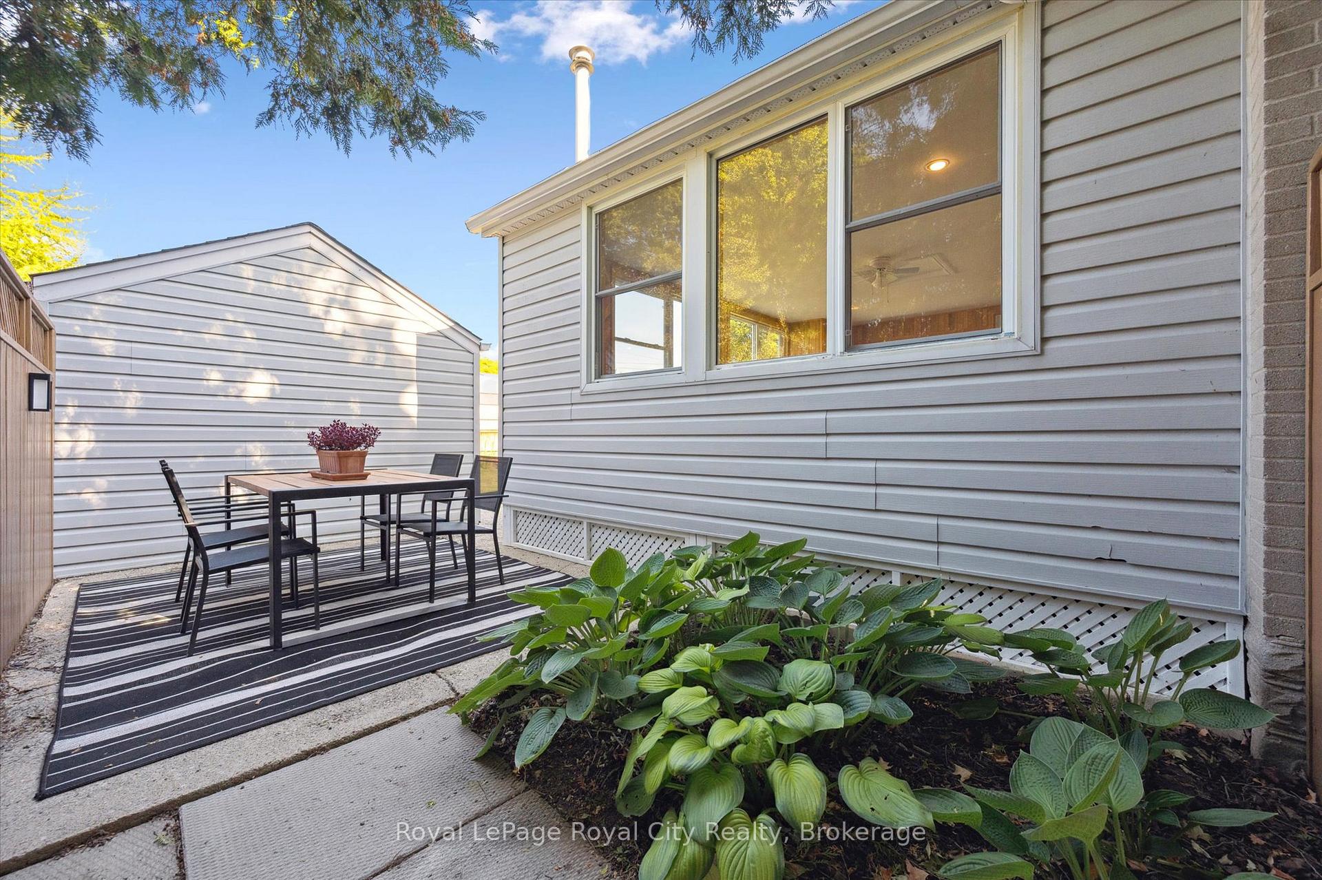 Photo 36 of 43 Vancouver Drive, Guelph, St. George's — HOMEH