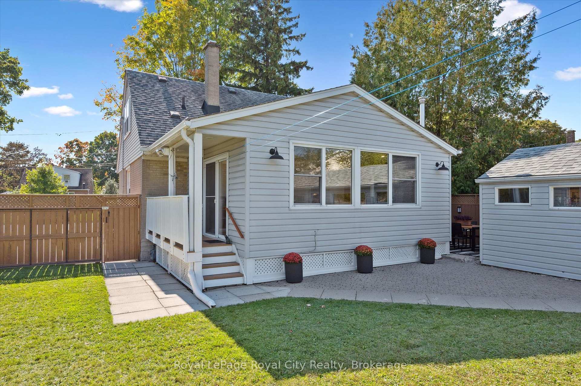 Photo 37 of 43 Vancouver Drive, Guelph, St. George's — HOMEH