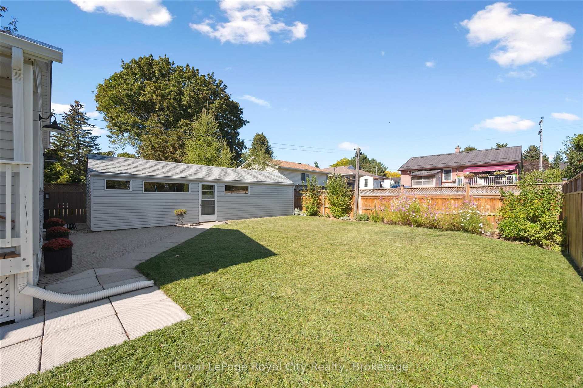 Photo 38 of 43 Vancouver Drive, Guelph, St. George's — HOMEH