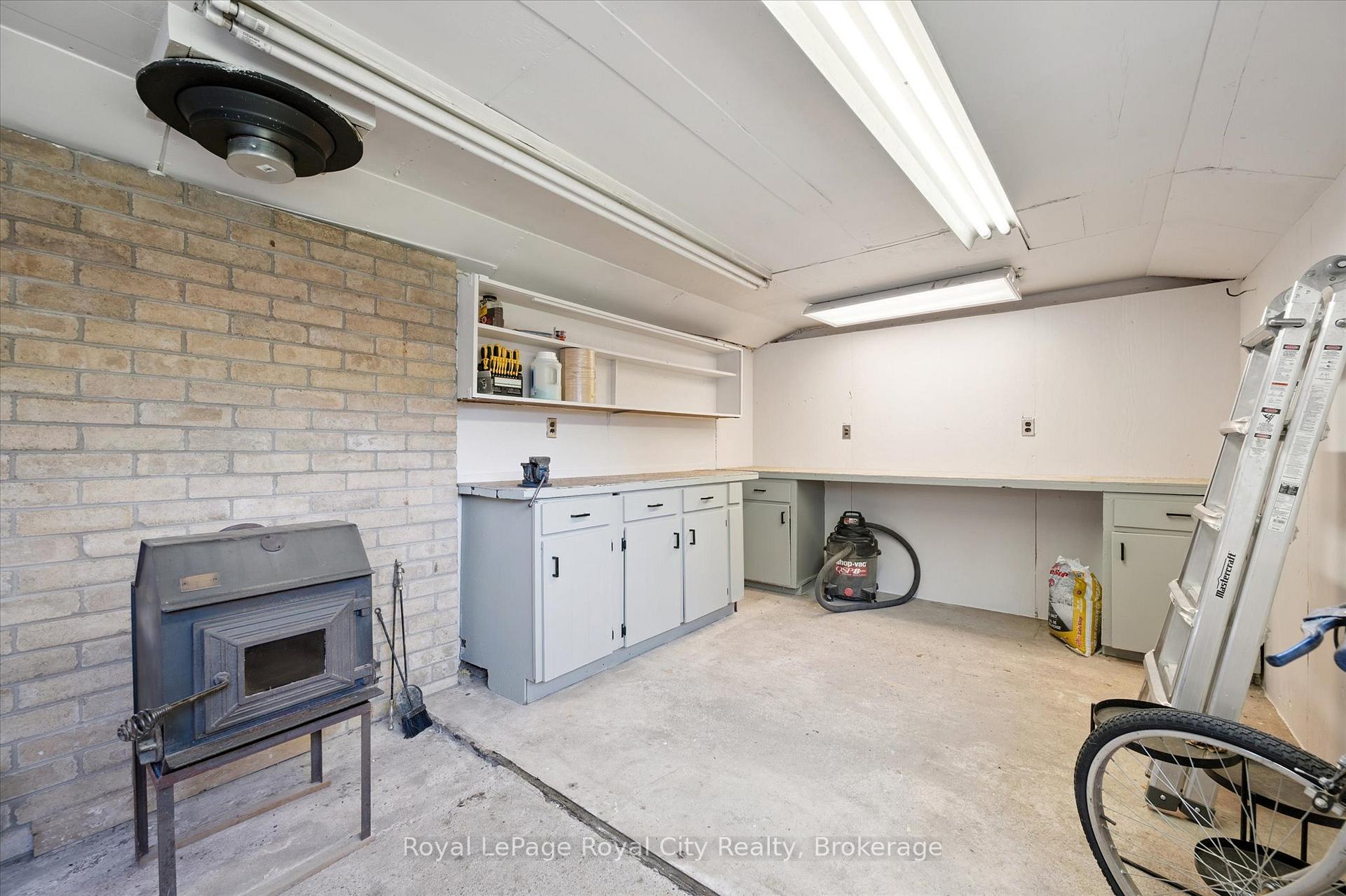 Photo 39 of 43 Vancouver Drive, Guelph, St. George's — HOMEH