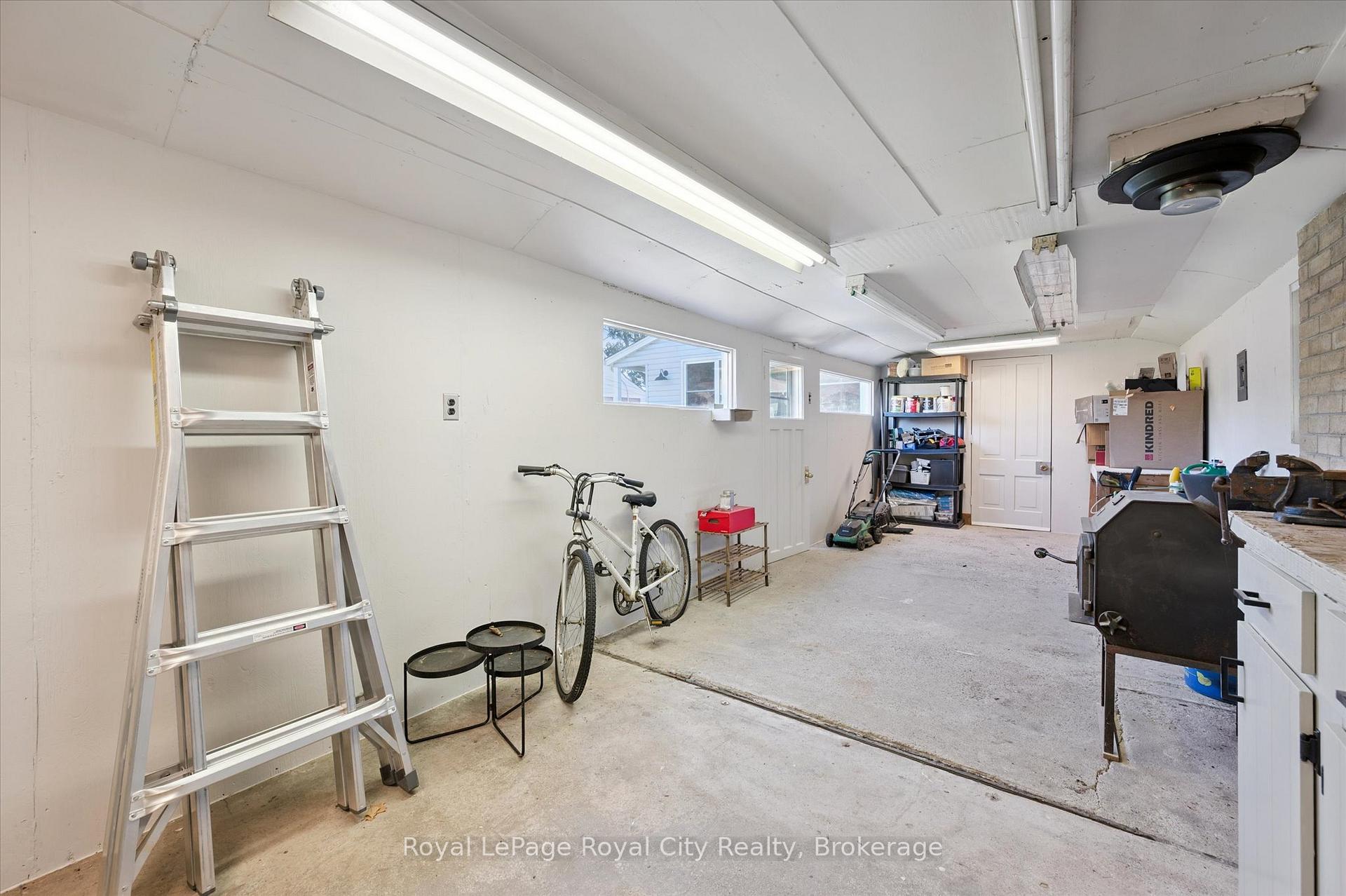 Photo 40 of 43 Vancouver Drive, Guelph, St. George's — HOMEH