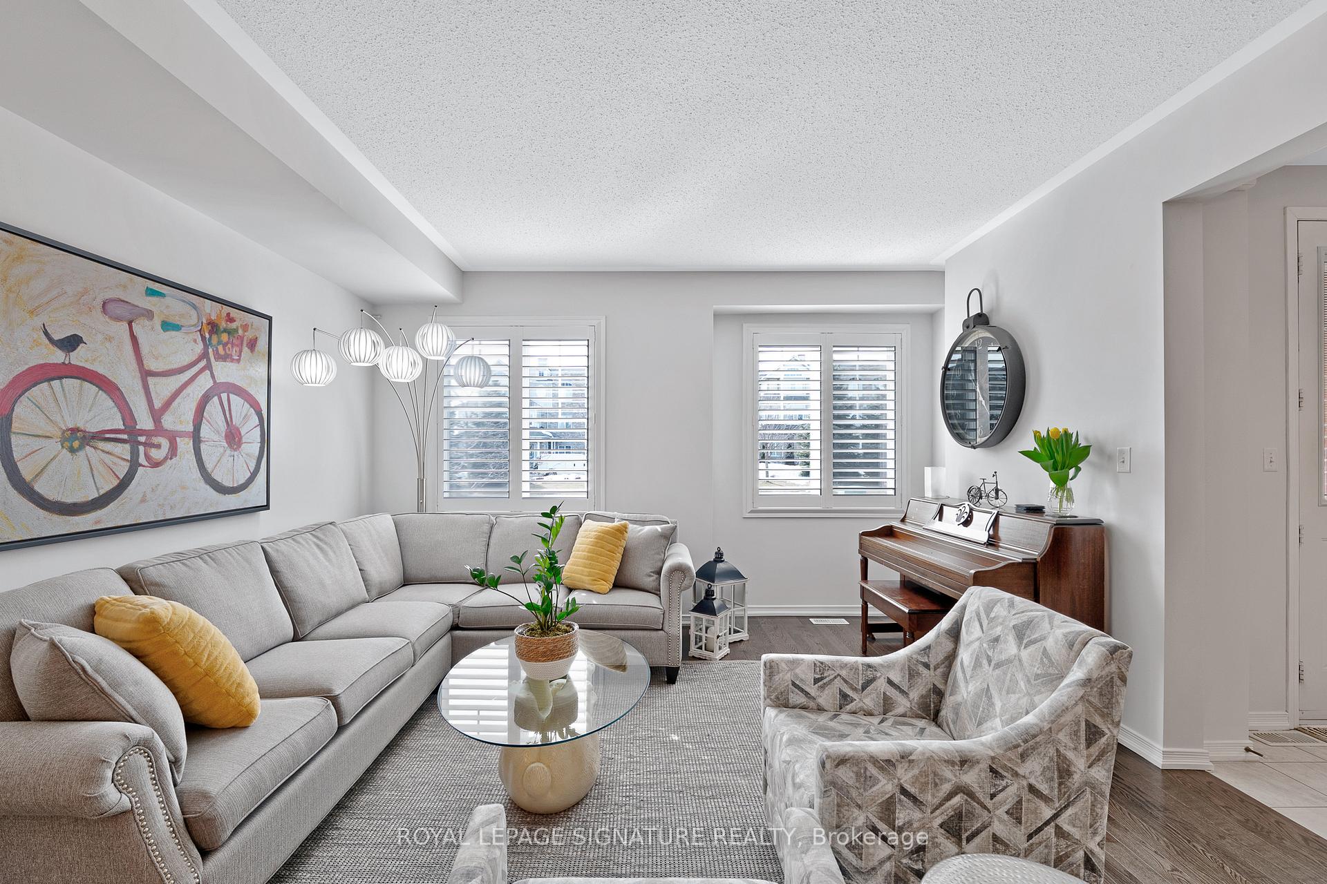 Photo 2 of 322 Lakebreeze Drive, Clarington, Newcastle — HOMEH