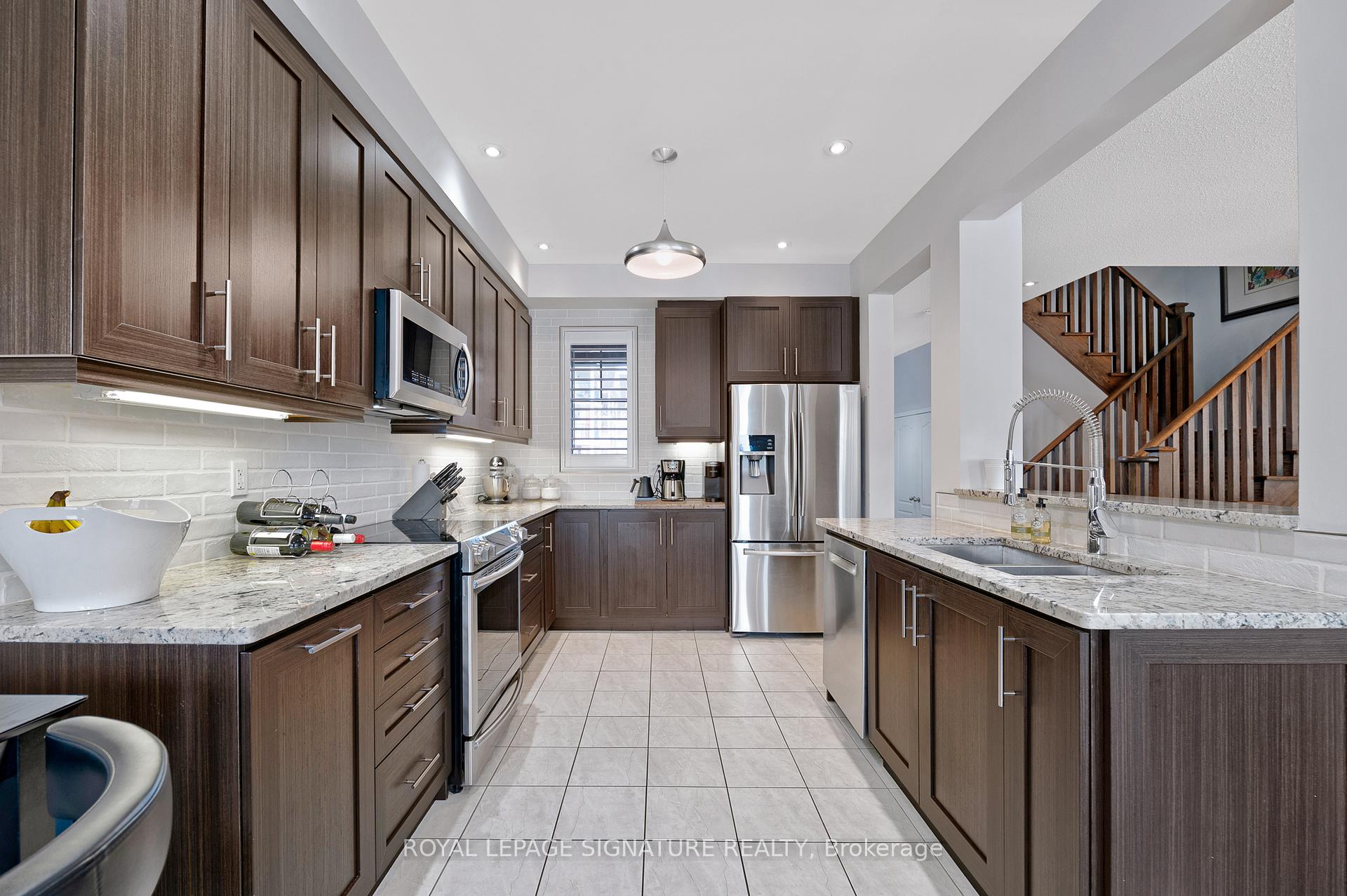 Photo 8 of 322 Lakebreeze Drive, Clarington, Newcastle — HOMEH