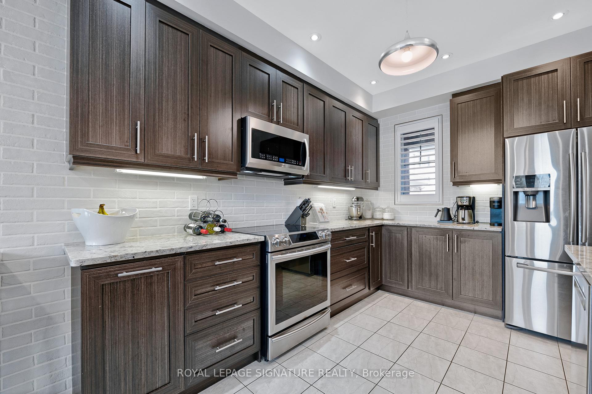 Photo 9 of 322 Lakebreeze Drive, Clarington, Newcastle — HOMEH