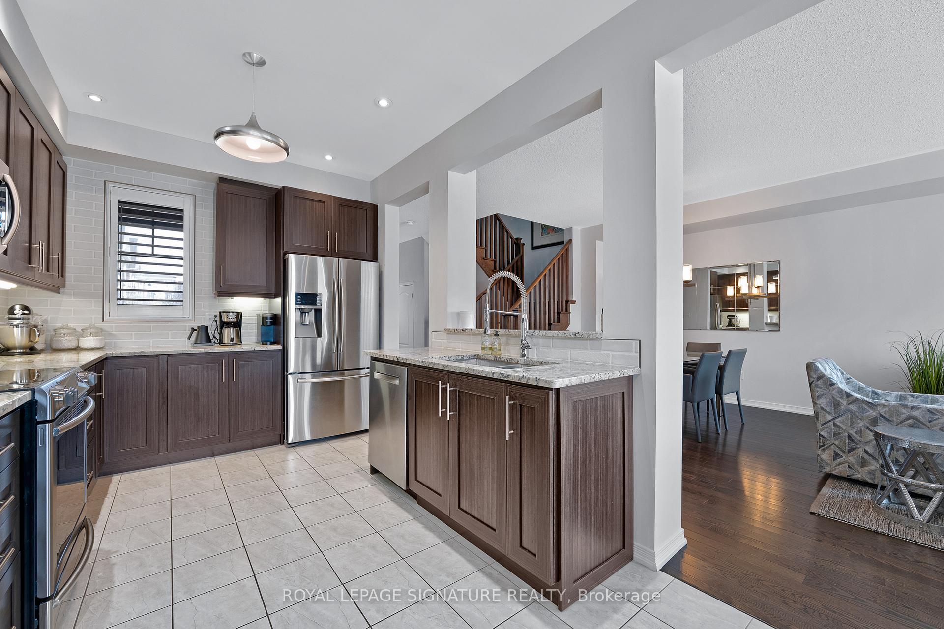 Photo 10 of 322 Lakebreeze Drive, Clarington, Newcastle — HOMEH