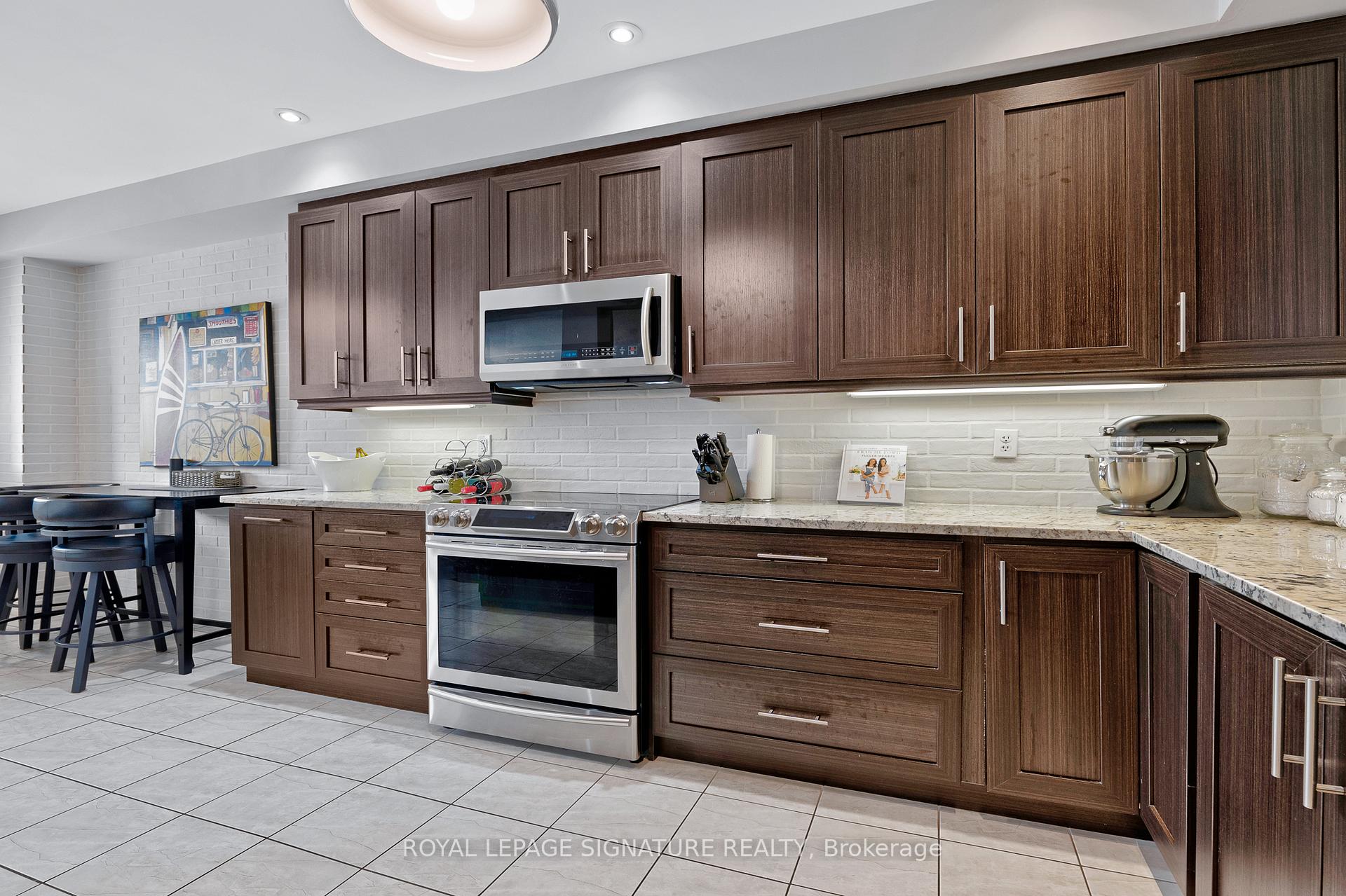 Photo 11 of 322 Lakebreeze Drive, Clarington, Newcastle — HOMEH