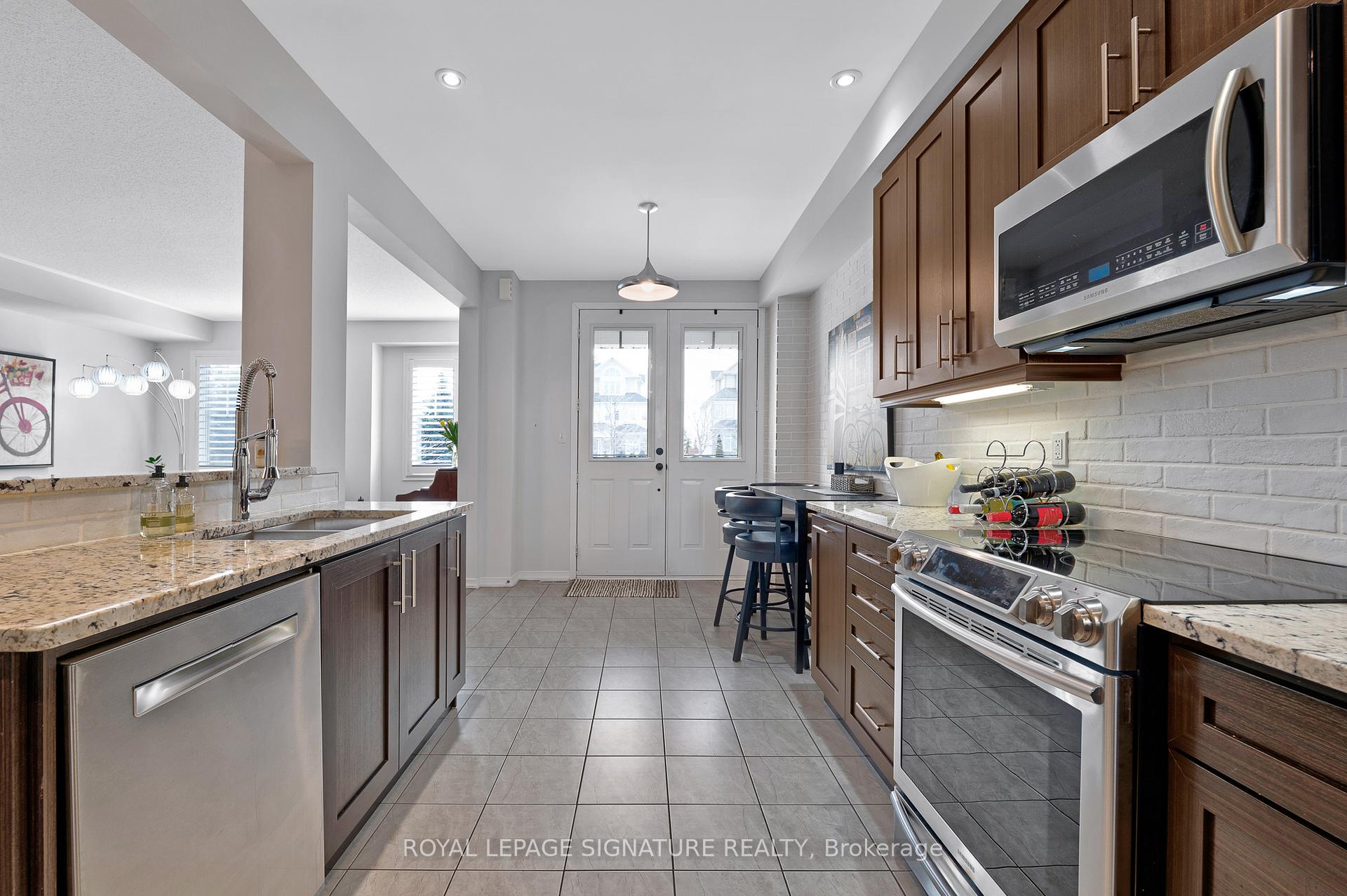 Photo 12 of 322 Lakebreeze Drive, Clarington, Newcastle — HOMEH