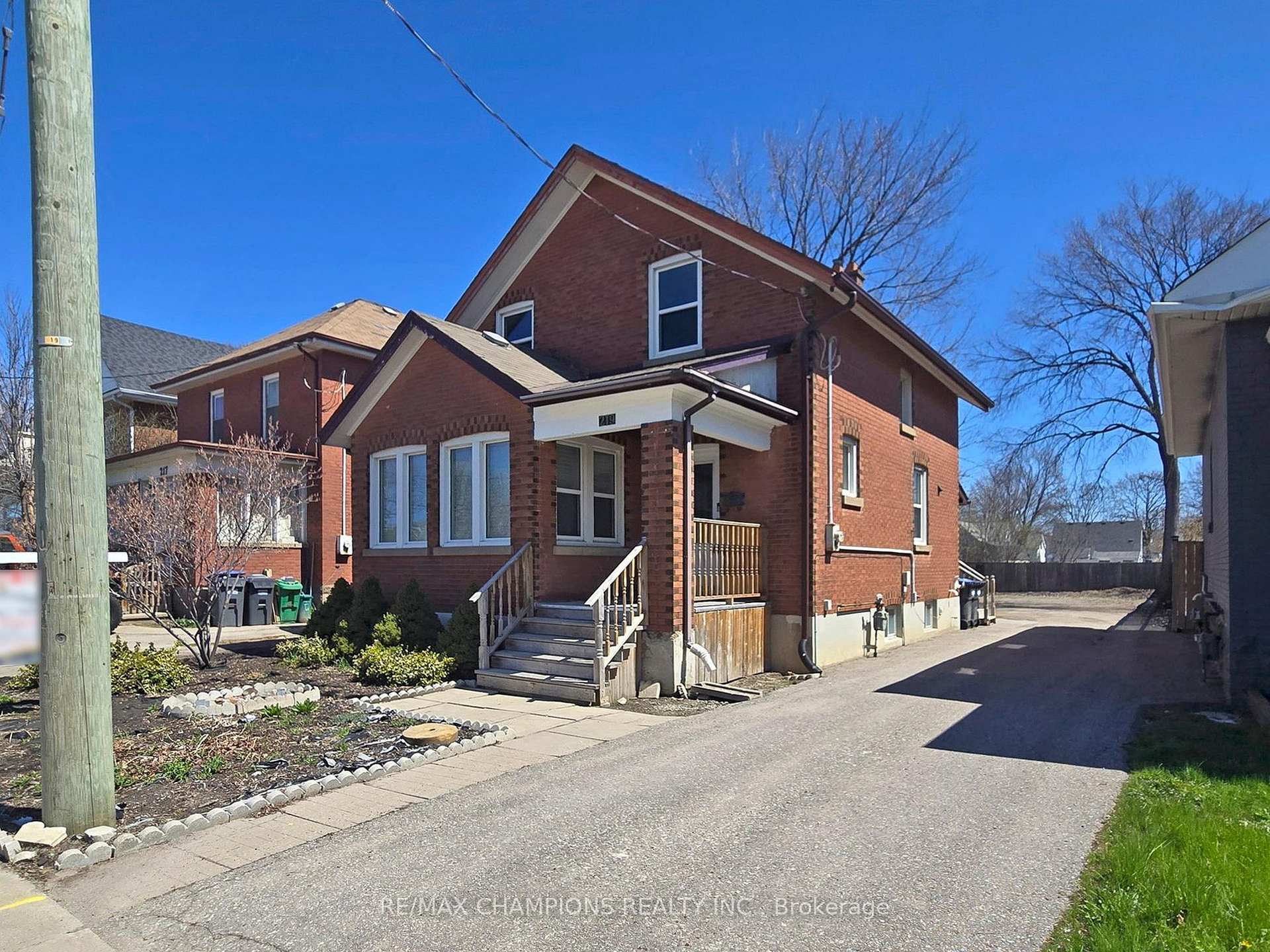 Photo 2 of 219 Queen Street W, Brampton, Downtown Brampton — HOMEH