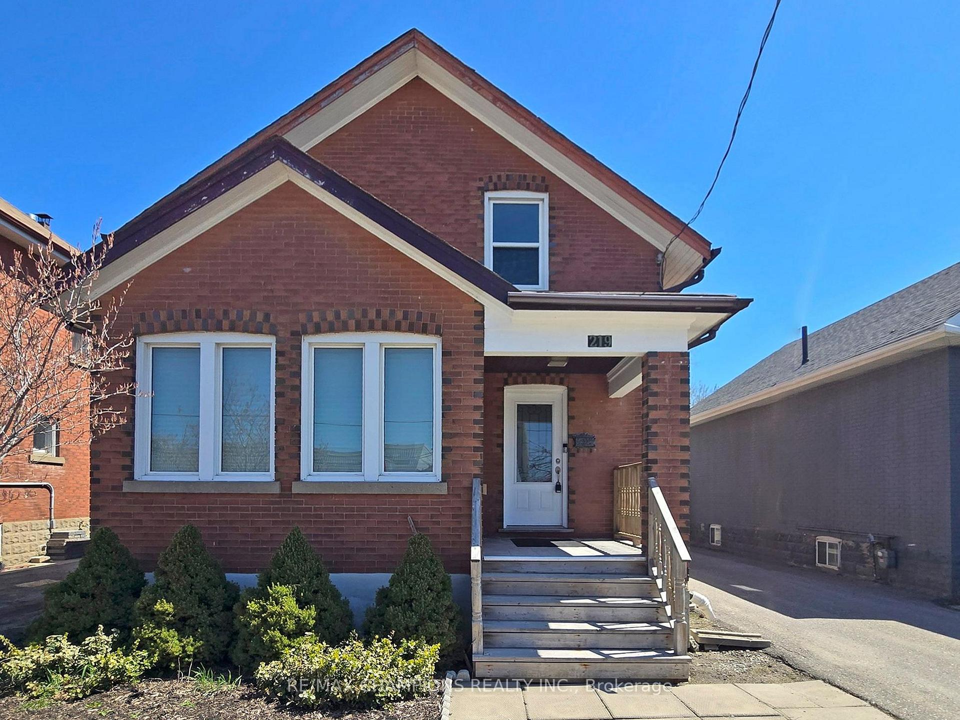 Photo 3 of 219 Queen Street W, Brampton, Downtown Brampton — HOMEH