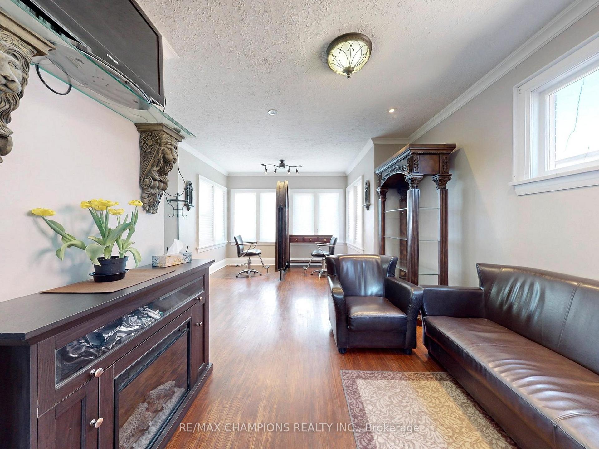 Photo 7 of 219 Queen Street W, Brampton, Downtown Brampton — HOMEH