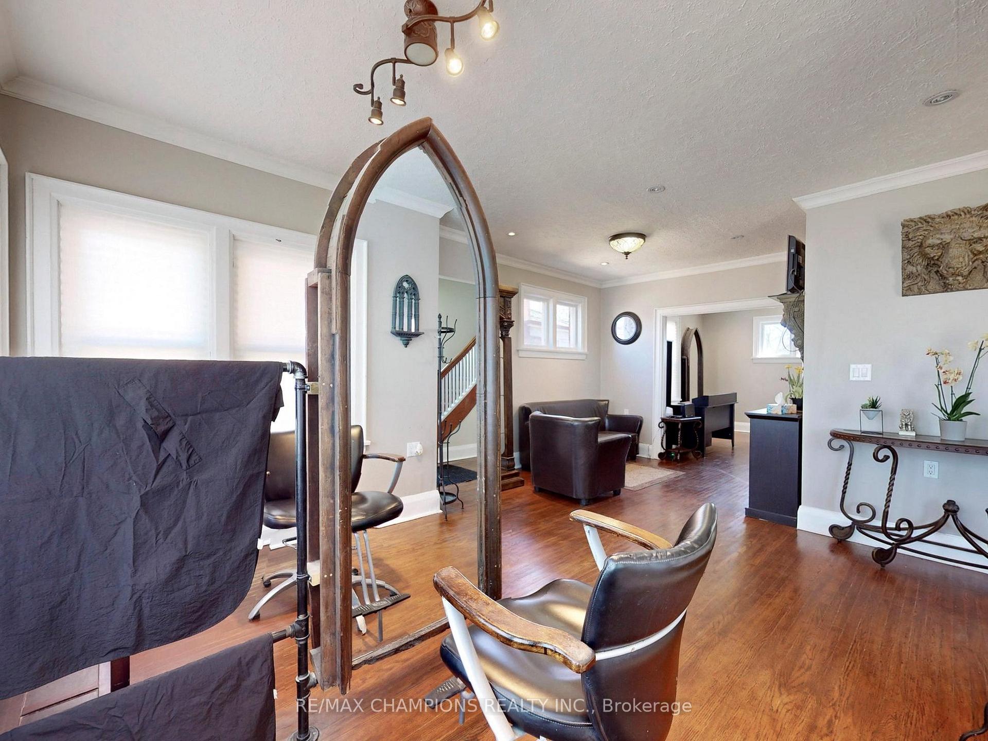 Photo 10 of 219 Queen Street W, Brampton, Downtown Brampton — HOMEH