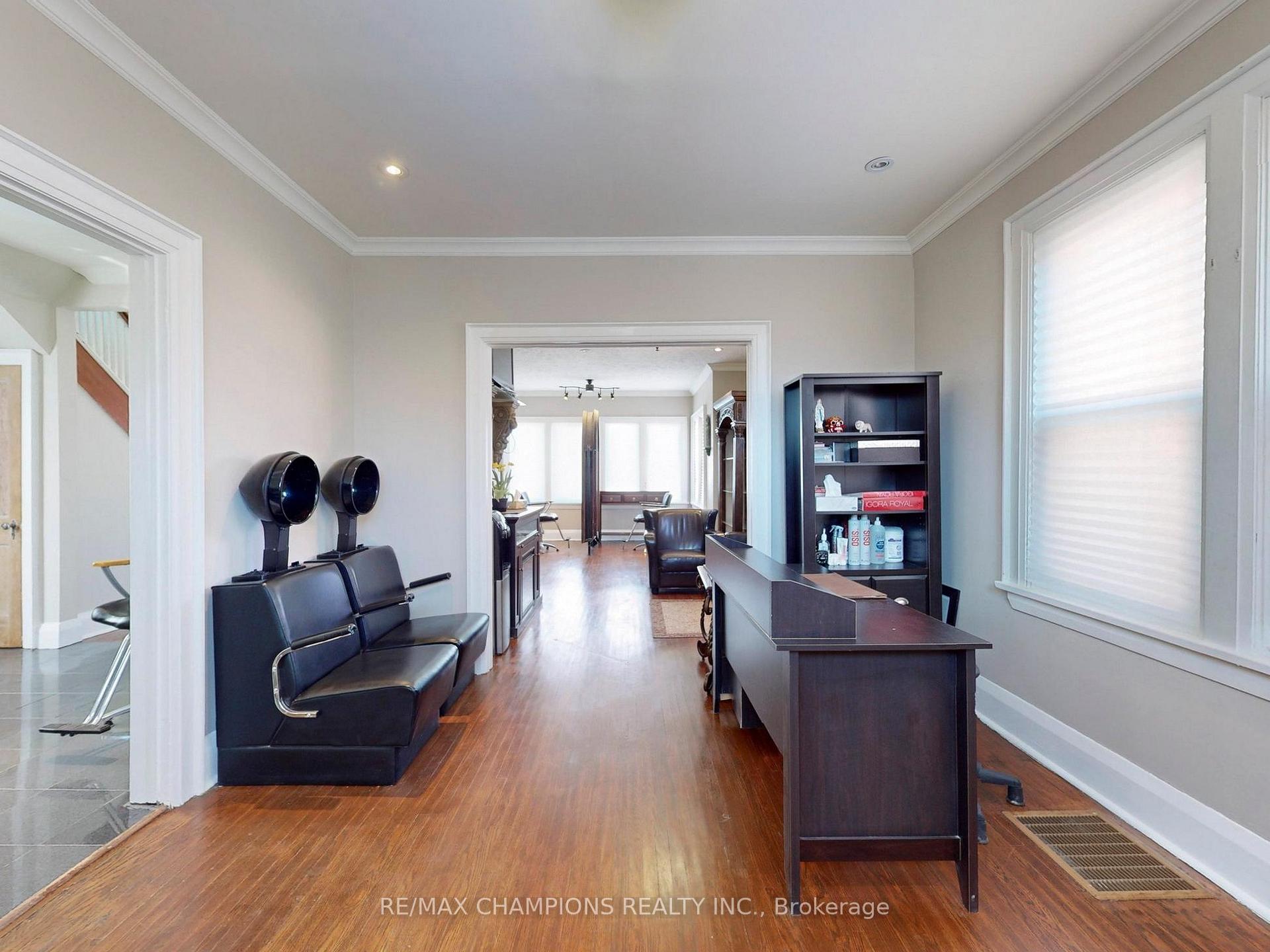 Photo 15 of 219 Queen Street W, Brampton, Downtown Brampton — HOMEH