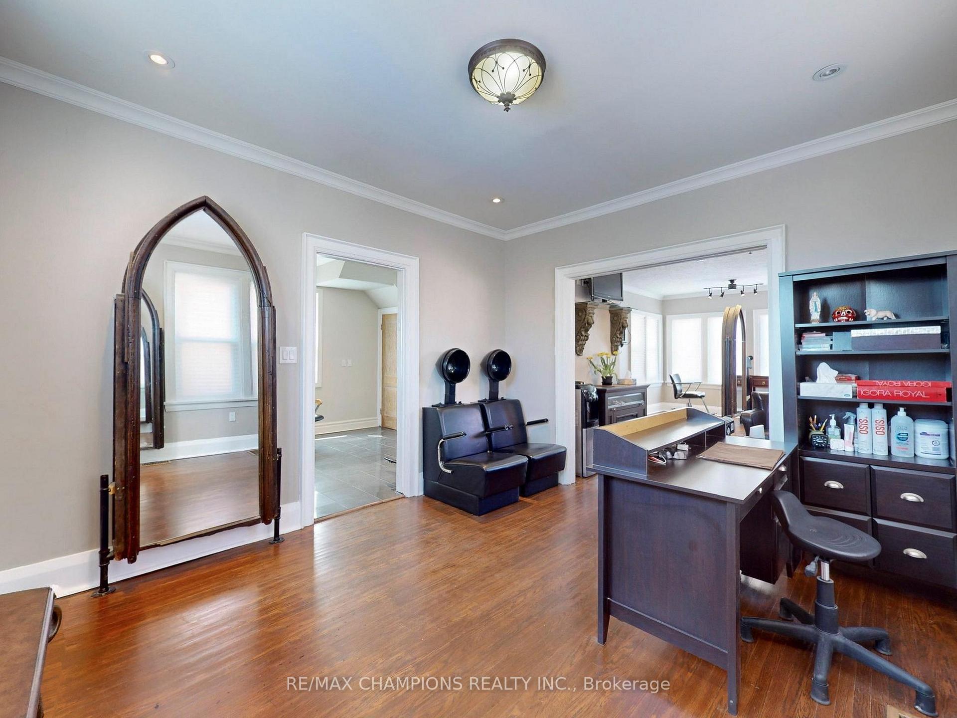 Photo 16 of 219 Queen Street W, Brampton, Downtown Brampton — HOMEH