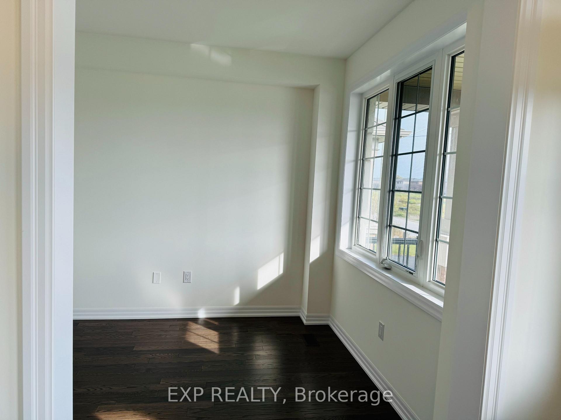 Photo 5 of 301 Quebec Street, Clearview, Stayner — HOMEH