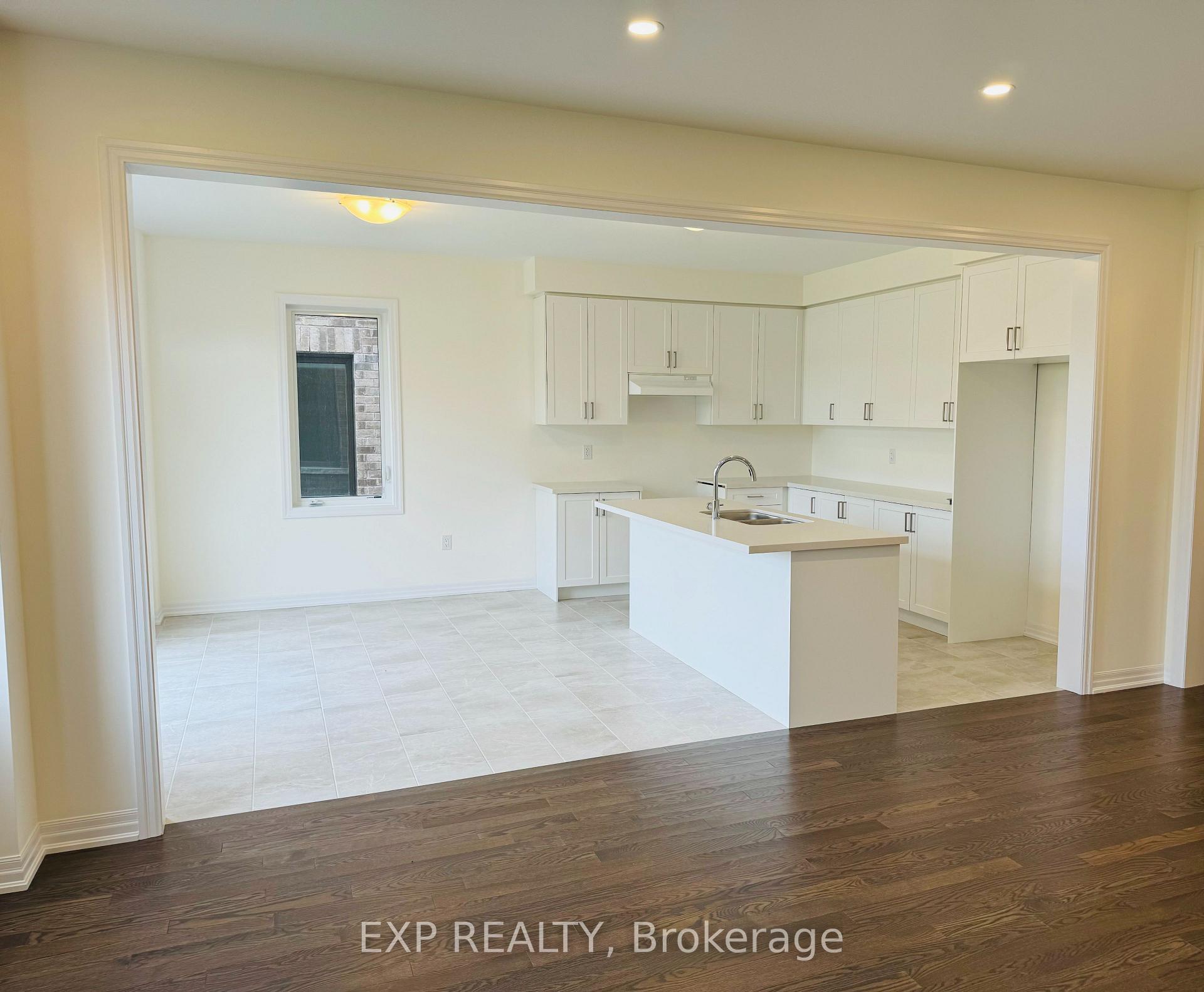 Photo 8 of 301 Quebec Street, Clearview, Stayner — HOMEH