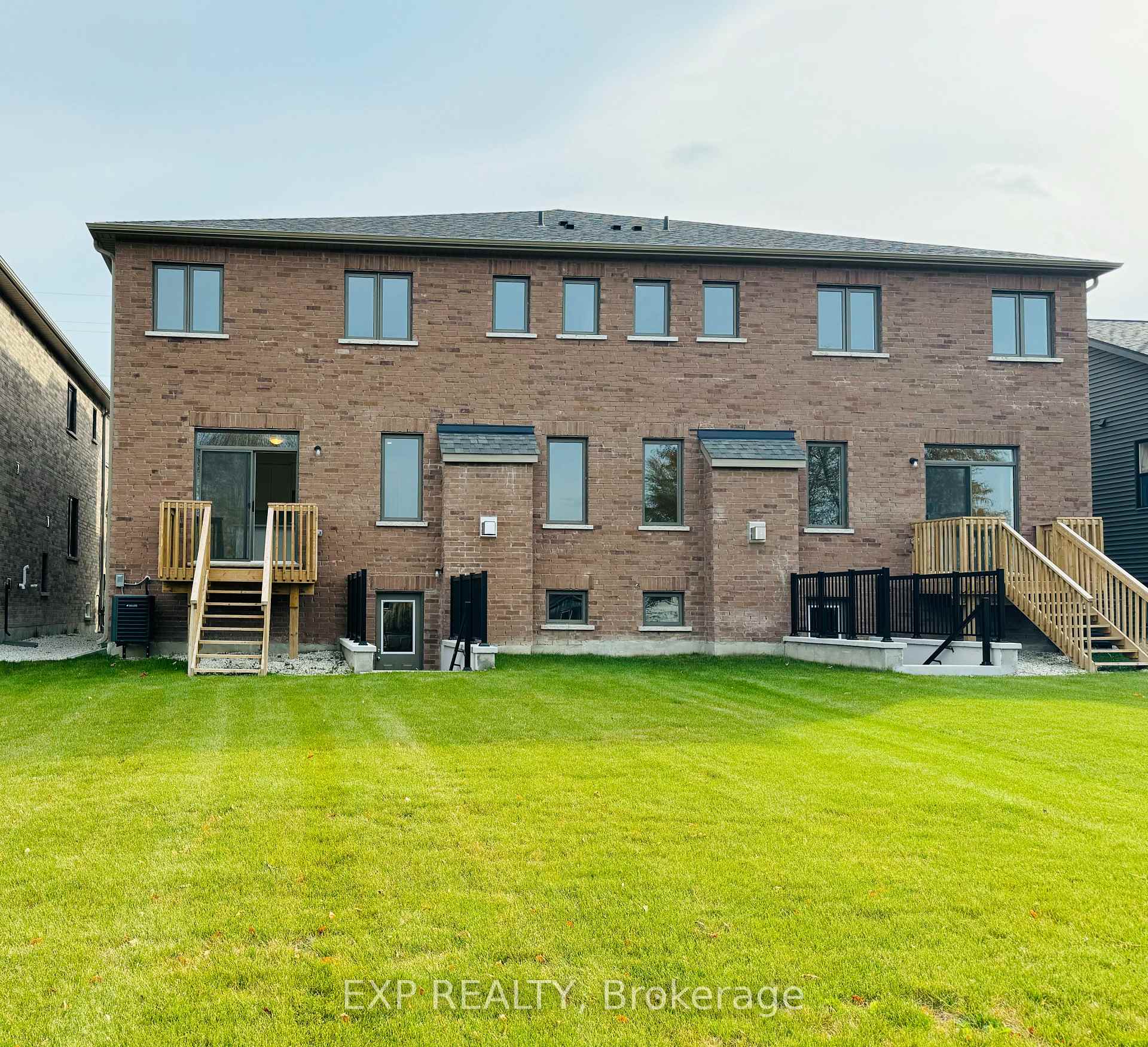 Photo 12 of 301 Quebec Street, Clearview, Stayner — HOMEH