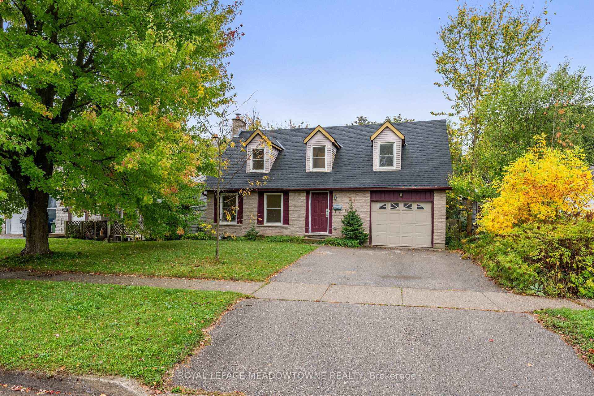 Photo 3 of 21 Briarlea Road, Guelph, Kortright West — HOMEH