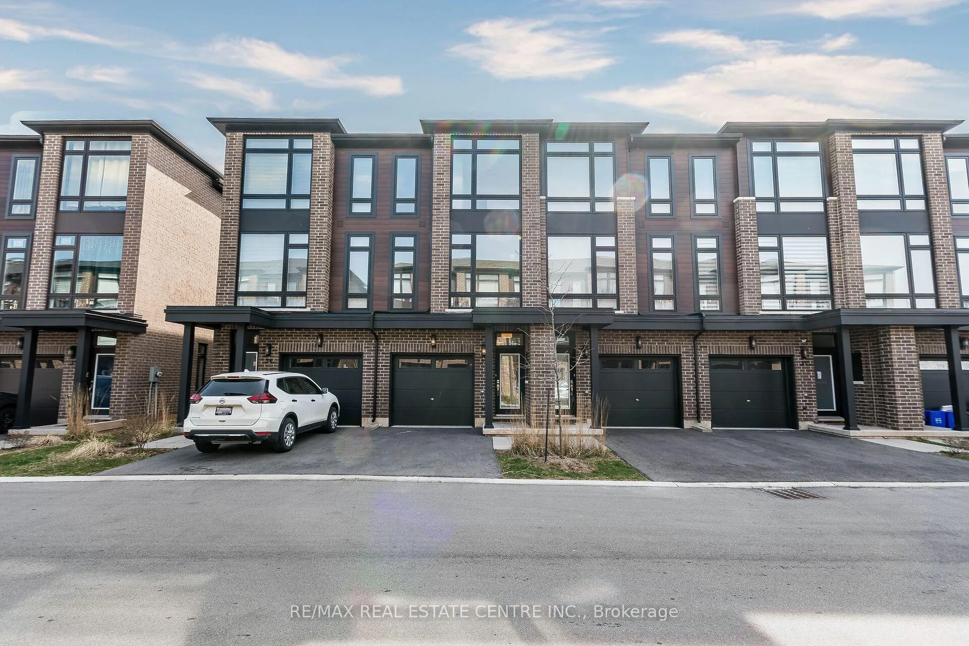 Front of Unit 33, 270 Melvin Avenue