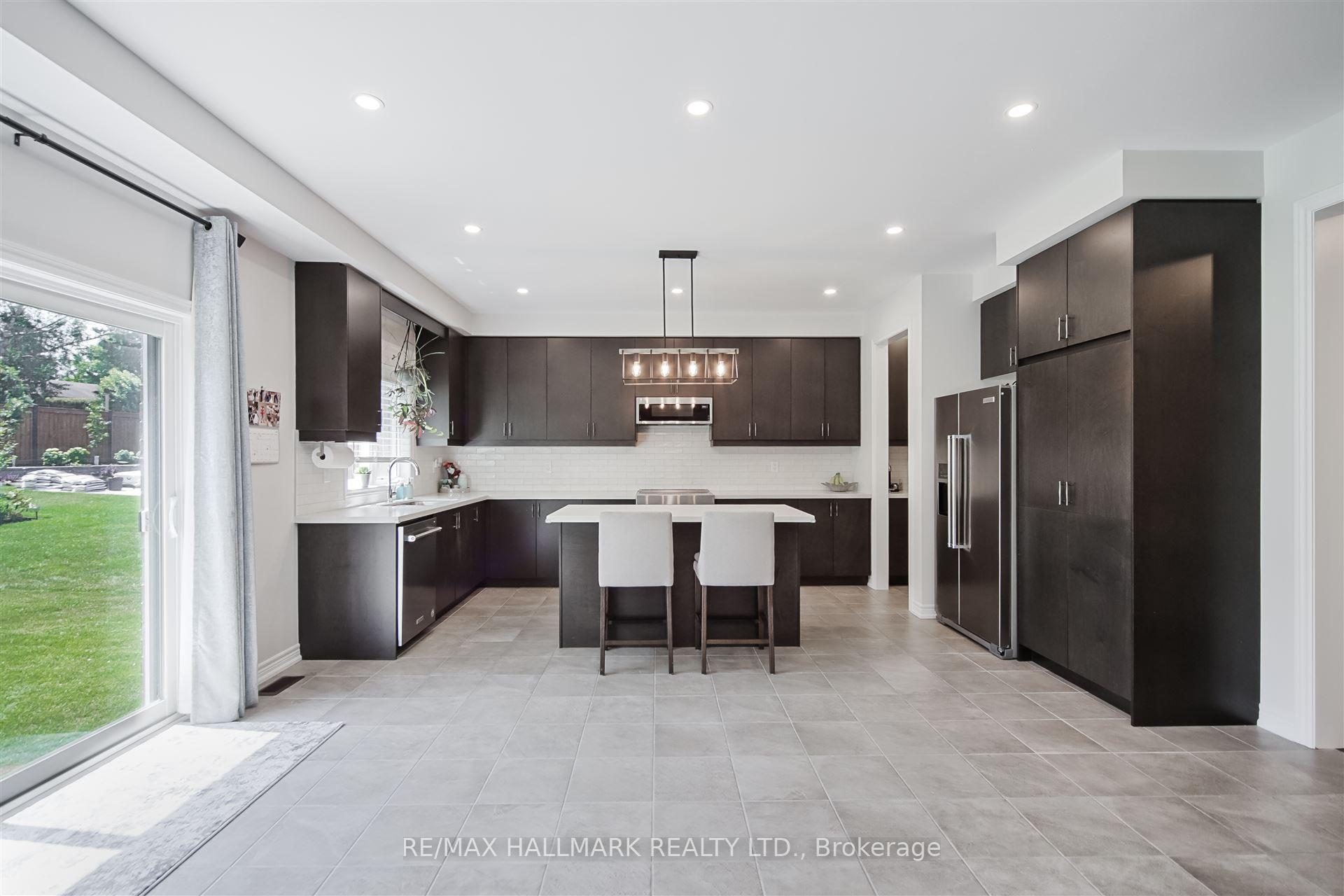 Photo 14 of 195 Danny Wheeler Boulevard, Georgina, Keswick North — HOMEH
