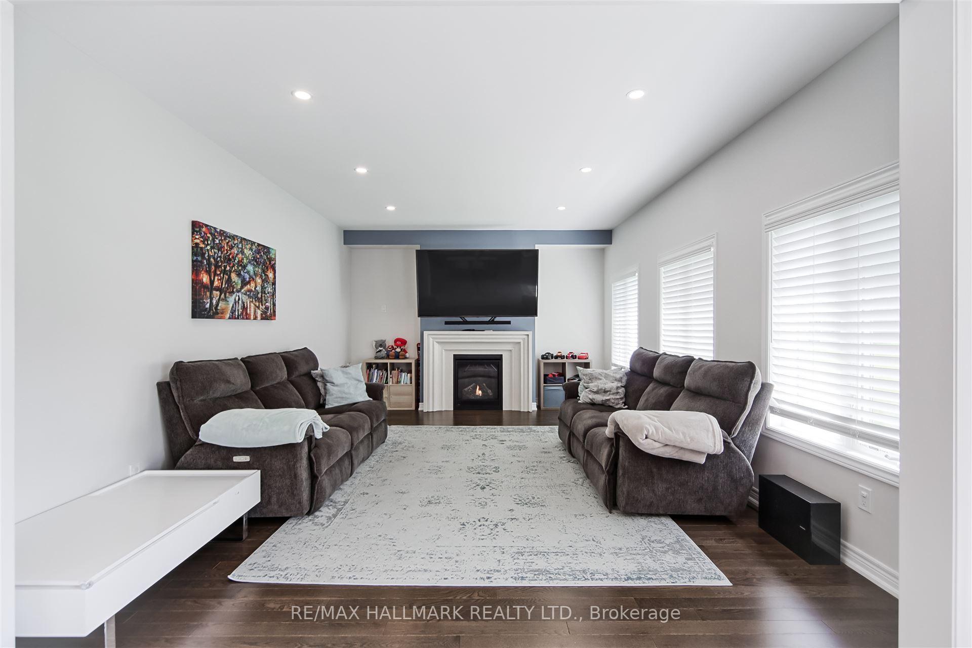 Photo 15 of 195 Danny Wheeler Boulevard, Georgina, Keswick North — HOMEH