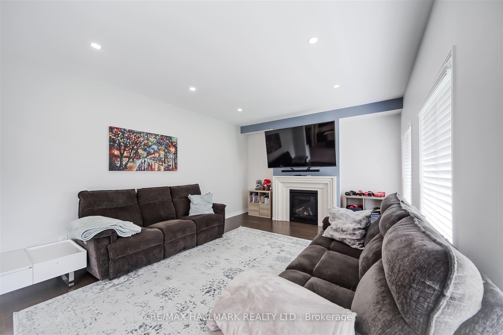 Photo 16 of 195 Danny Wheeler Boulevard, Georgina, Keswick North — HOMEH