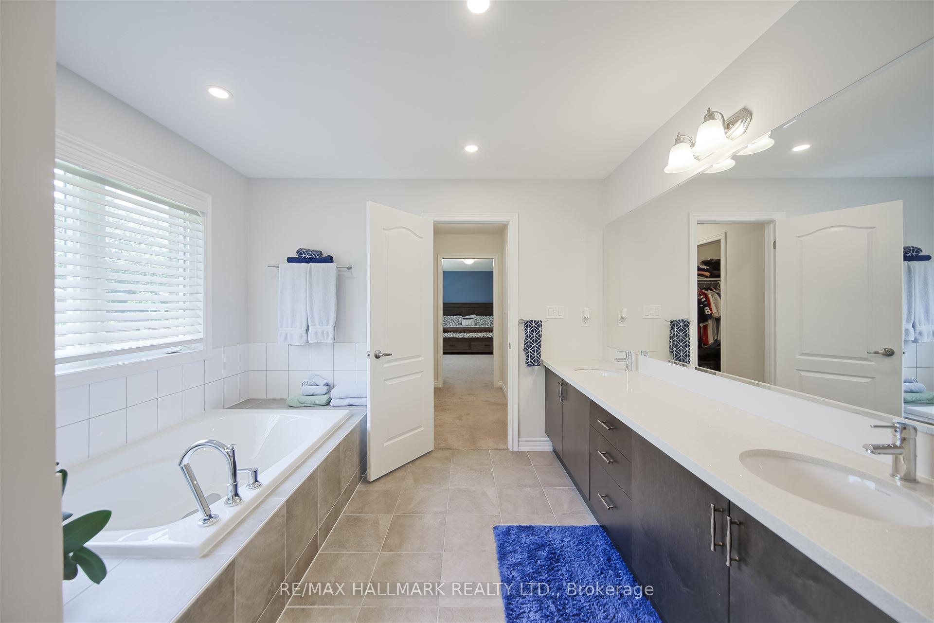 Photo 23 of 195 Danny Wheeler Boulevard, Georgina, Keswick North — HOMEH
