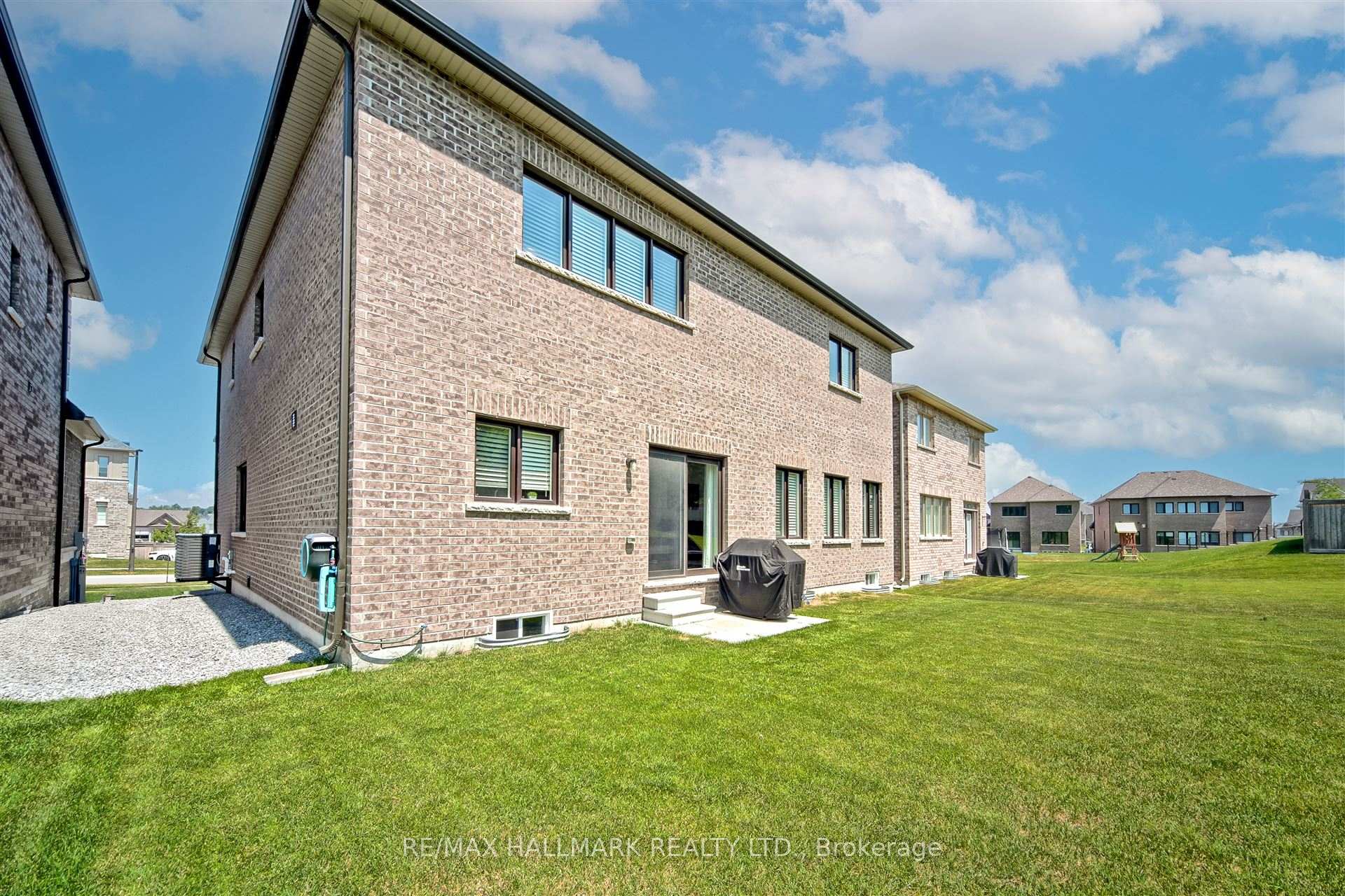 Photo 38 of 195 Danny Wheeler Boulevard, Georgina, Keswick North — HOMEH
