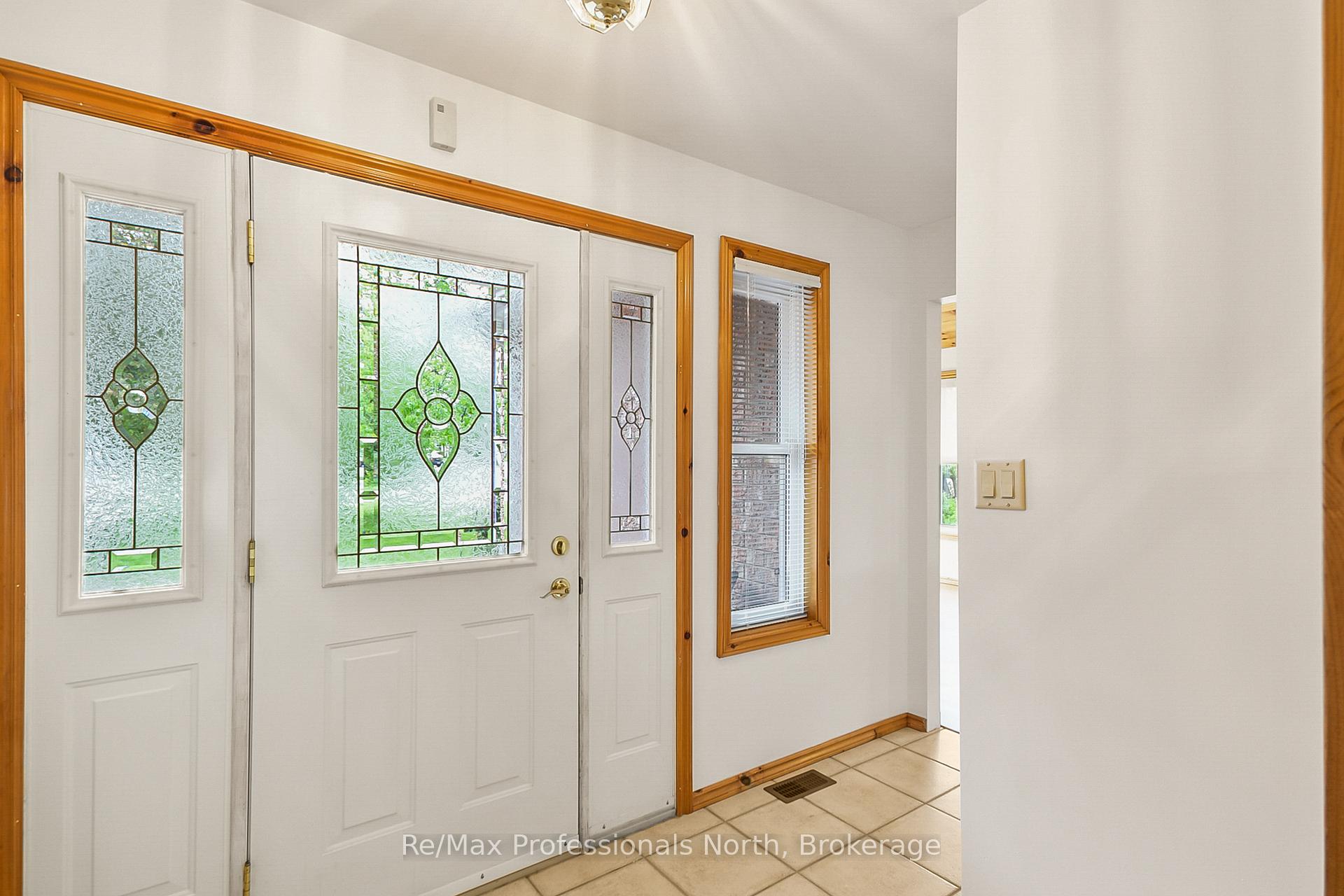 Photo 6 of 490 Brown Street, Gravenhurst, Muskoka (S) — HOMEH