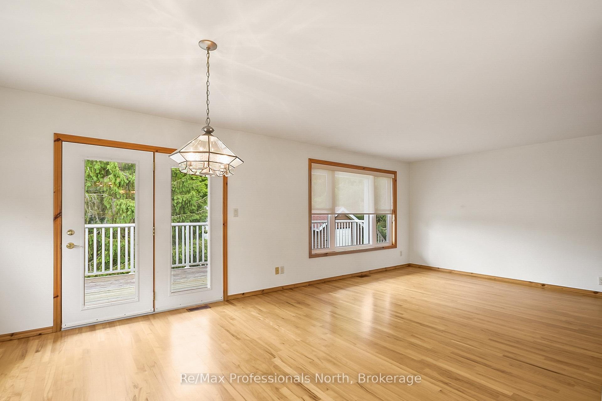 Photo 8 of 490 Brown Street, Gravenhurst, Muskoka (S) — HOMEH