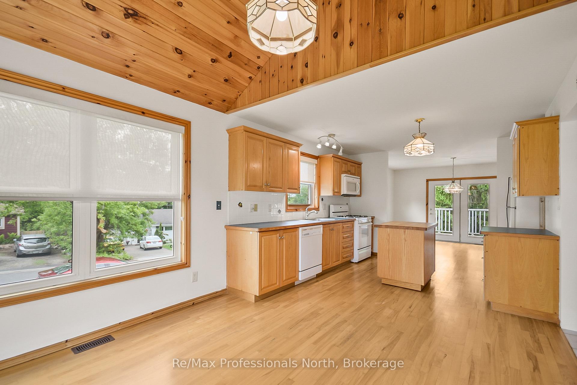 Photo 13 of 490 Brown Street, Gravenhurst, Muskoka (S) — HOMEH