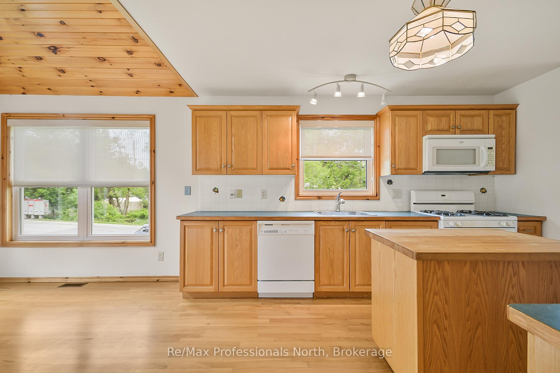 Photo 15 of 490 Brown Street, Gravenhurst, Muskoka (S) — HOMEH