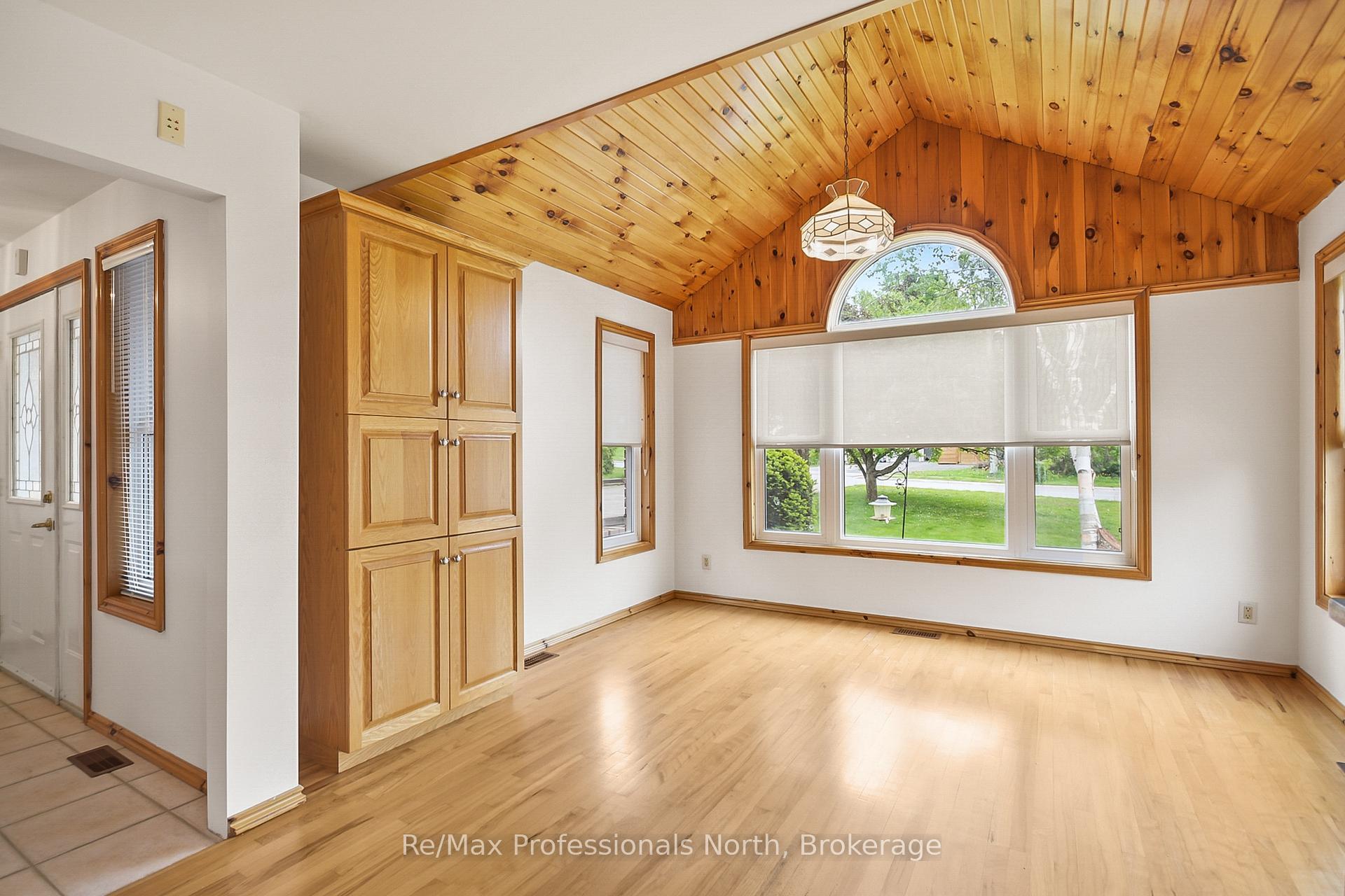Photo 17 of 490 Brown Street, Gravenhurst, Muskoka (S) — HOMEH