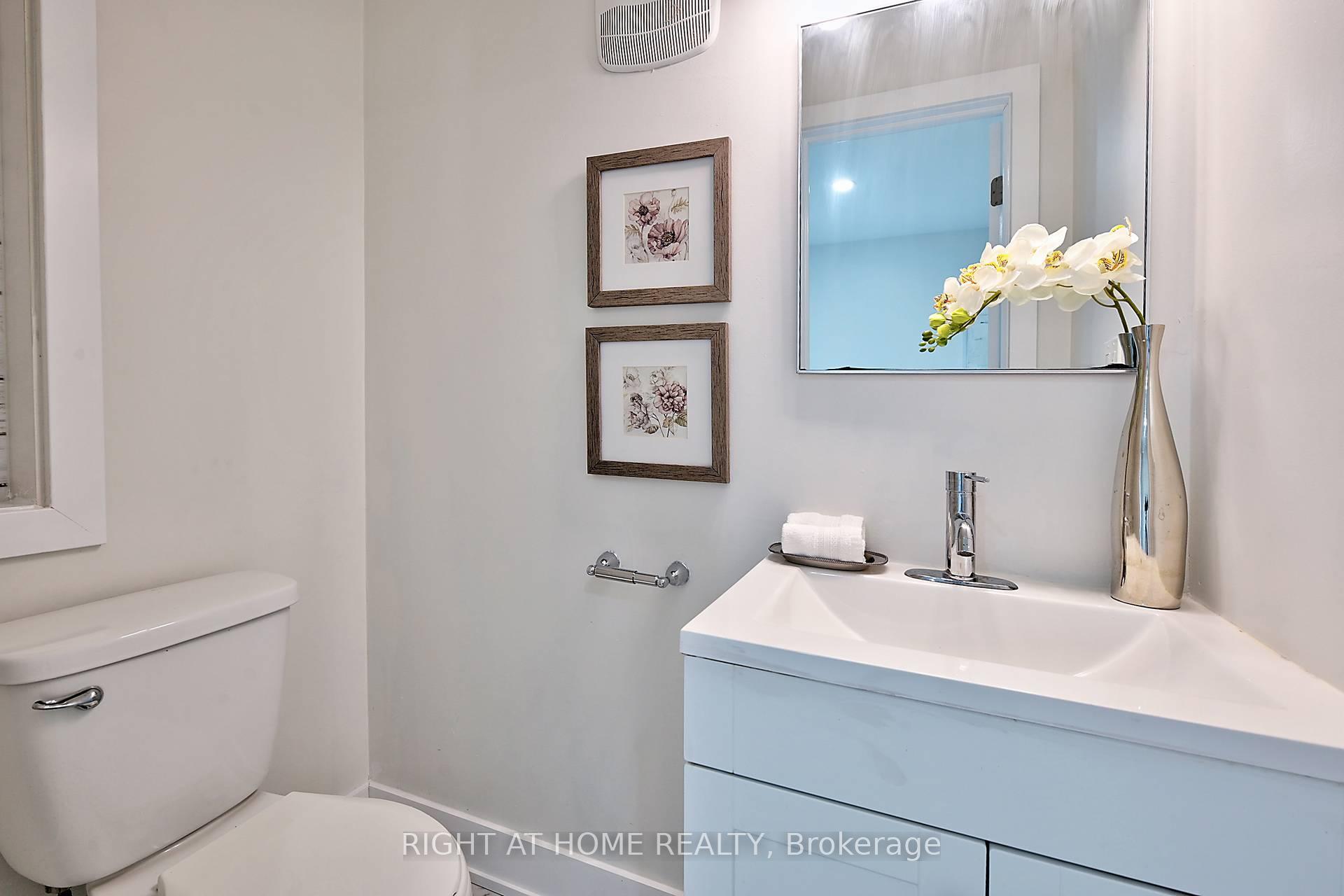 Photo 4 of 3185 Heathfield Drive, Burlington, Palmer — HOMEH