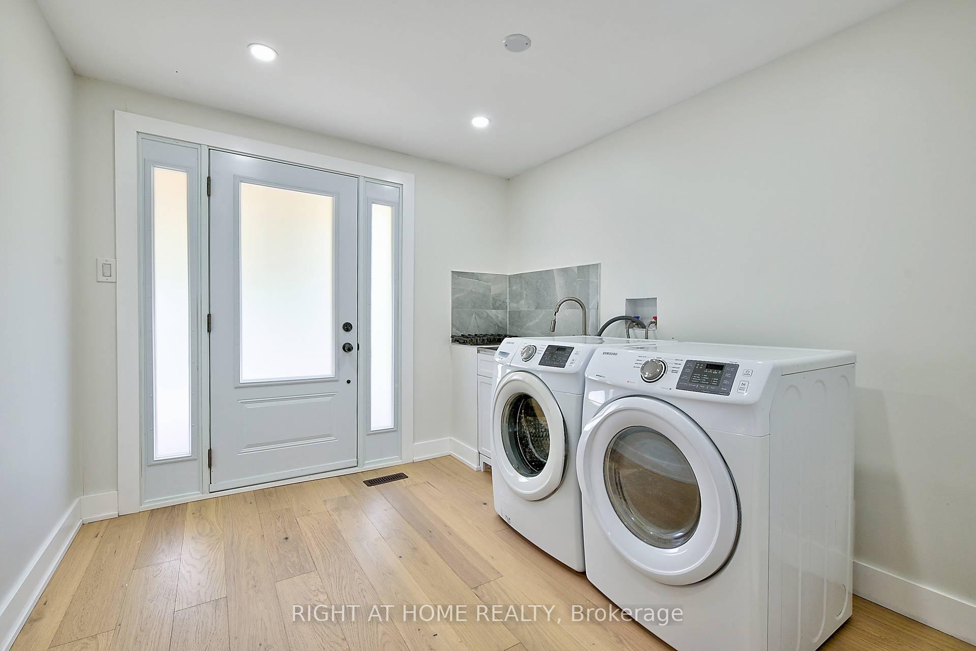 Photo 3 of 3185 Heathfield Drive, Burlington, Palmer — HOMEH