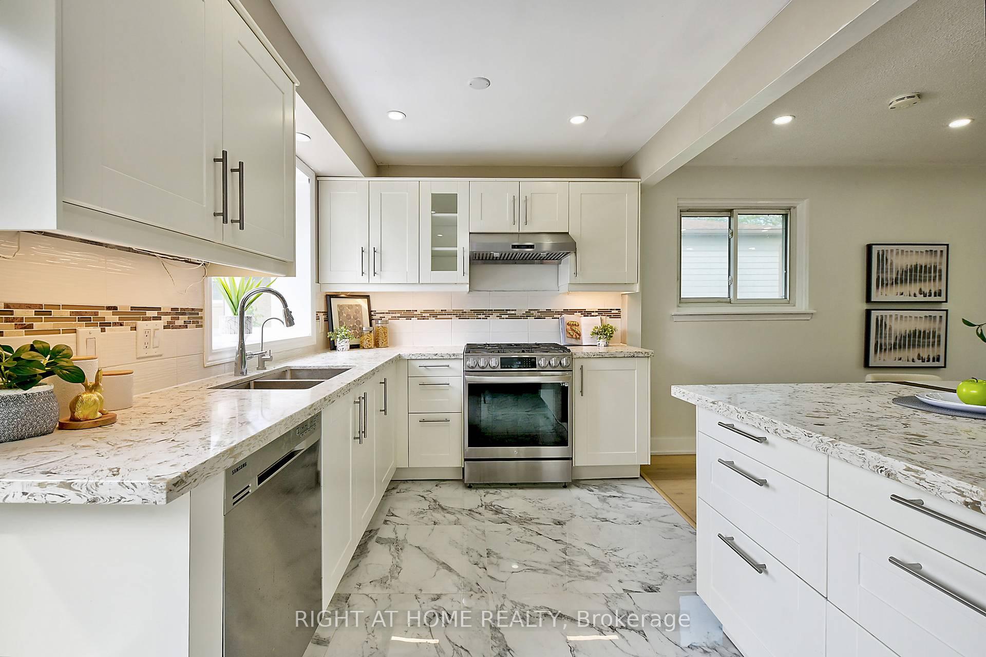Photo 6 of 3185 Heathfield Drive, Burlington, Palmer — HOMEH