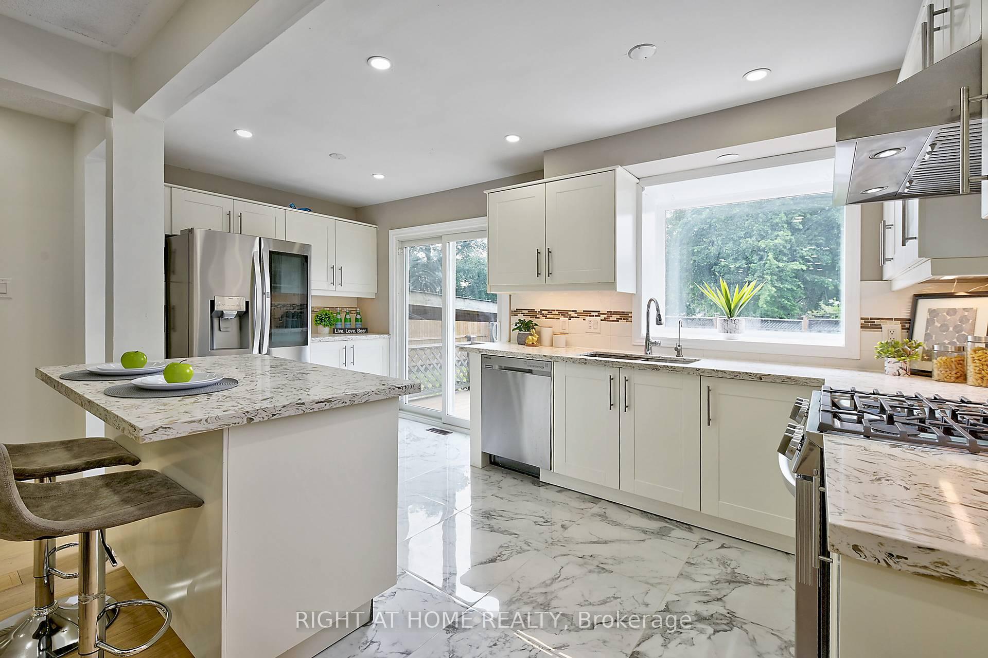 Photo 13 of 3185 Heathfield Drive, Burlington, Palmer — HOMEH