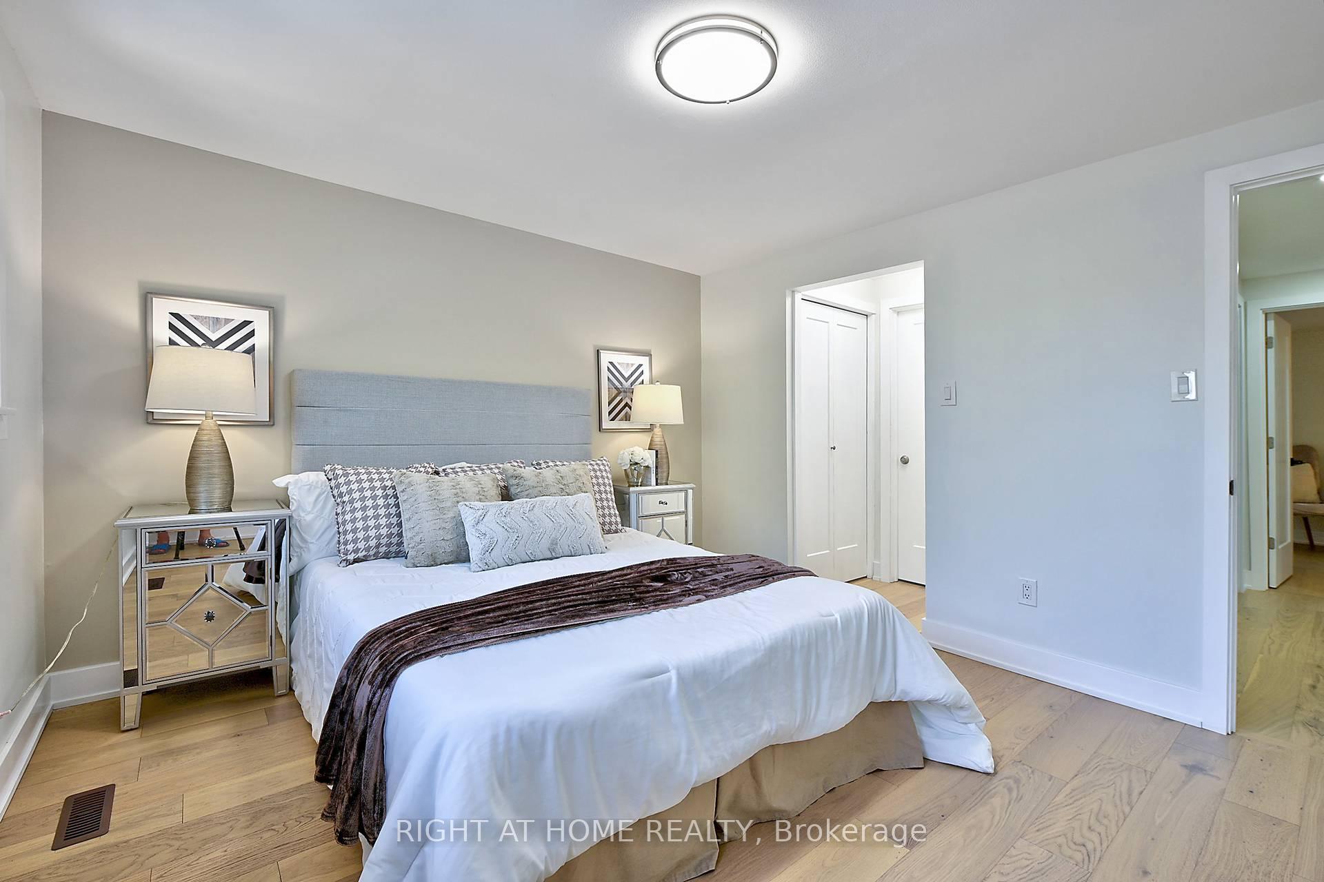 Photo 9 of 3185 Heathfield Drive, Burlington, Palmer — HOMEH