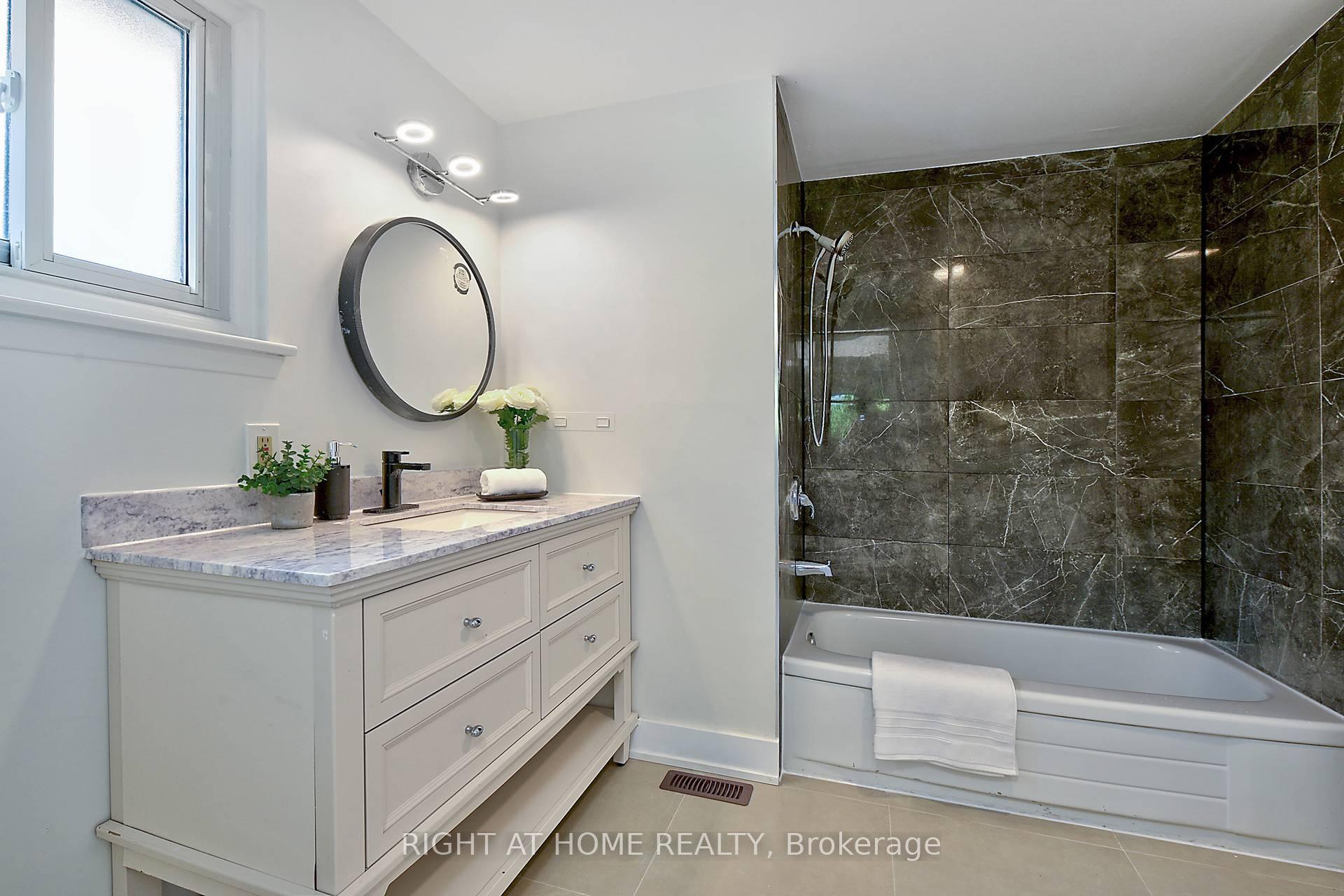 Photo 15 of 3185 Heathfield Drive, Burlington, Palmer — HOMEH