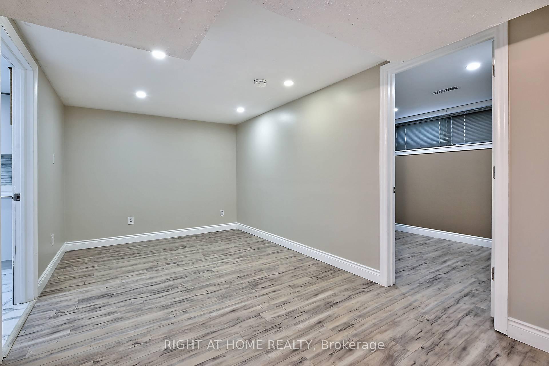 Photo 17 of 3185 Heathfield Drive, Burlington, Palmer — HOMEH
