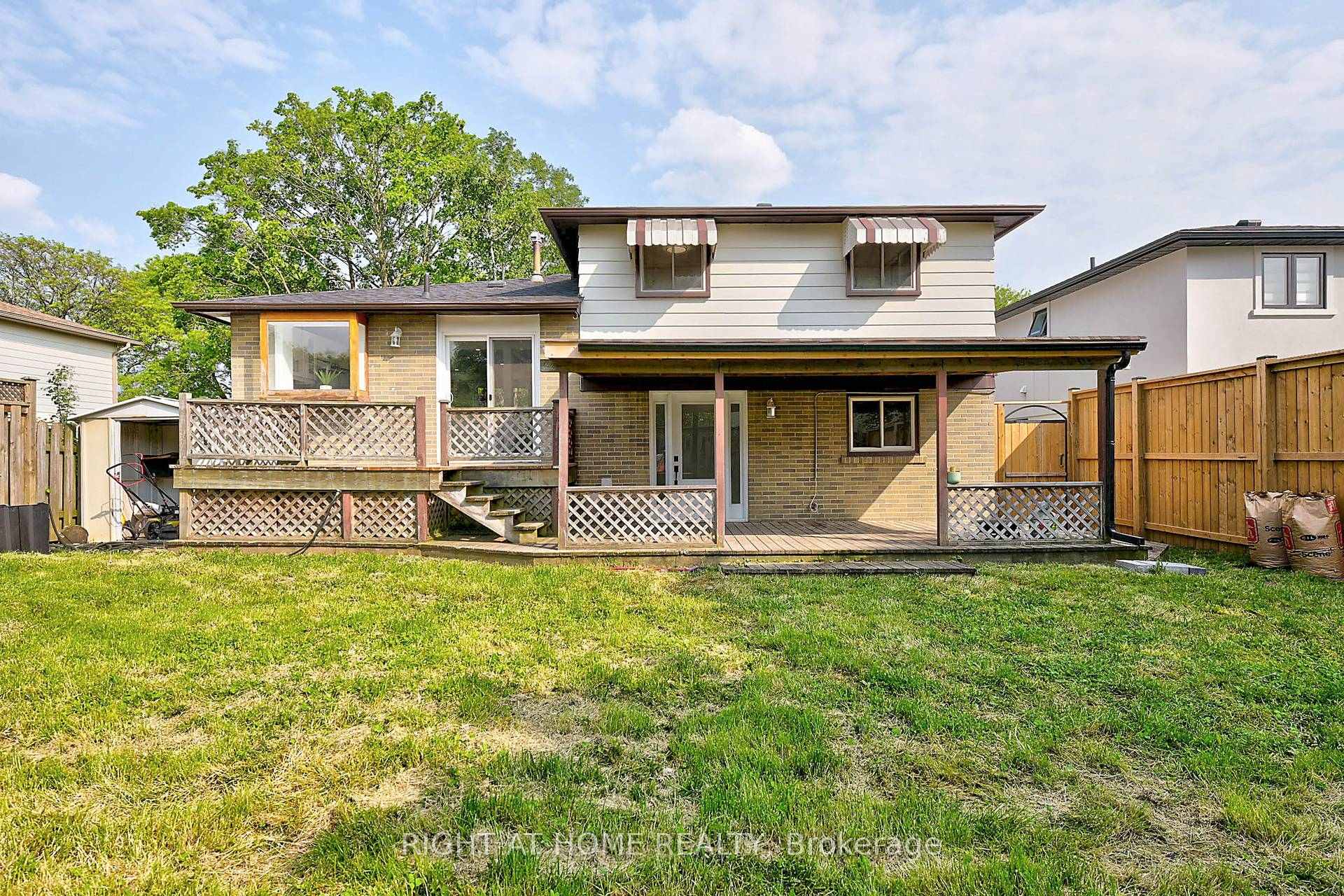 Photo 18 of 3185 Heathfield Drive, Burlington, Palmer — HOMEH