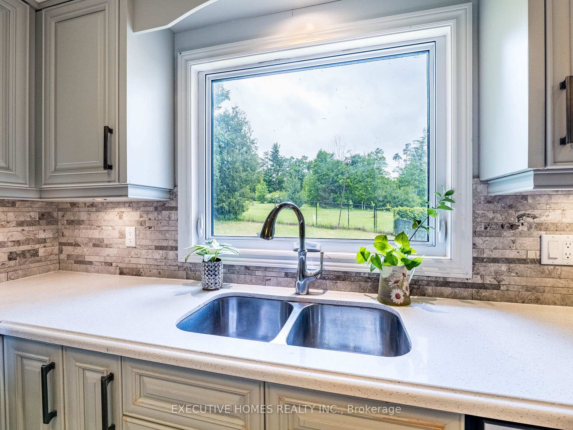 Photo 3 of 34 Kennedy Road, Caledon, Cheltenham — HOMEH